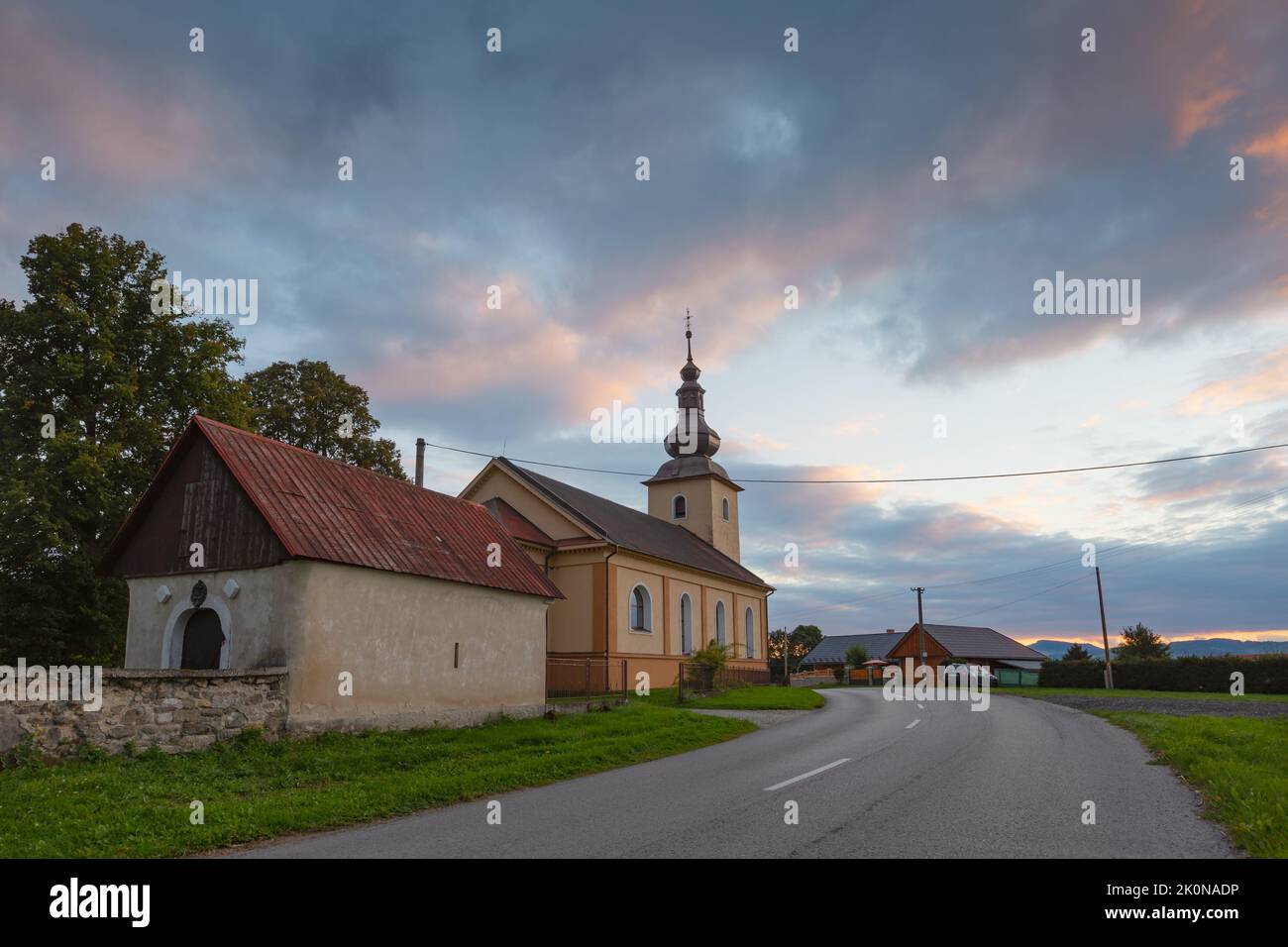 Chiesa nel villaggio di Ivancina nella regione di Turiec, Slovacchia. Foto Stock