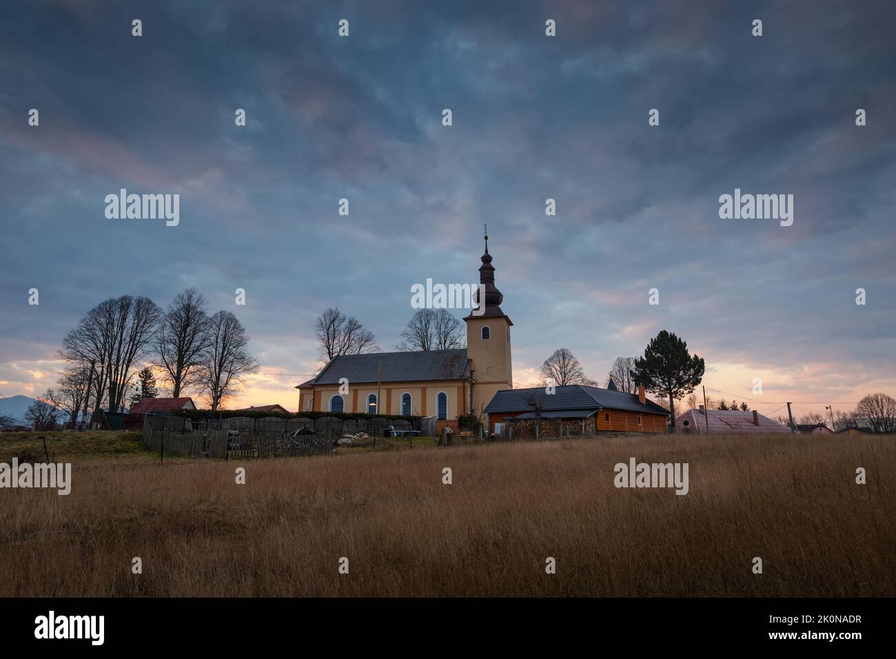 Chiesa nel villaggio di Ivancina nella regione di Turiec, Slovacchia. Foto Stock