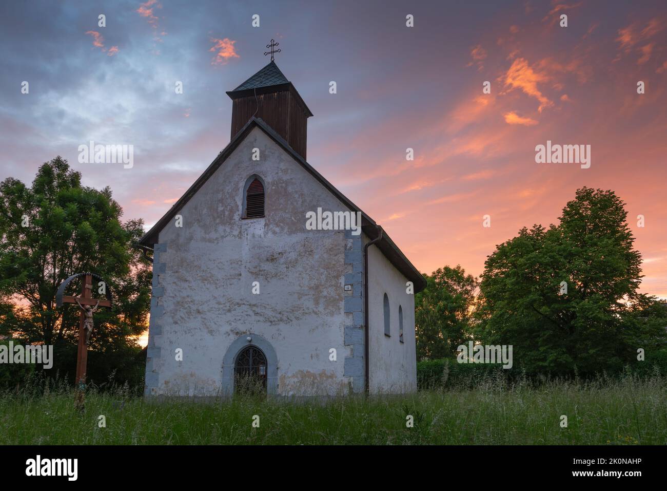 Chiesa gotica nel villaggio di Jazernica nella regione di Turiec, Slovacchia. Foto Stock
