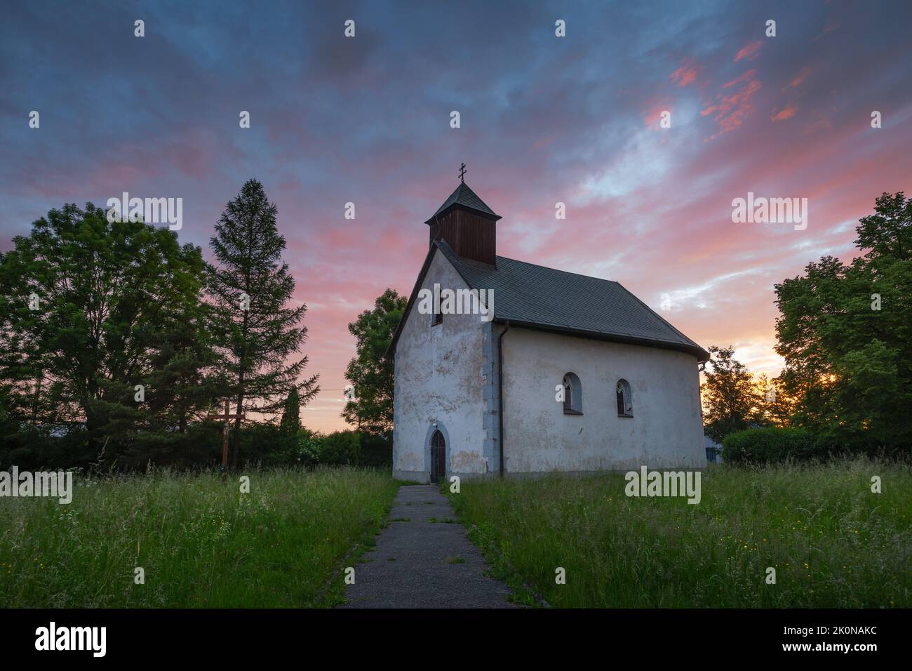 Chiesa gotica nel villaggio di Jazernica nella regione di Turiec, Slovacchia. Foto Stock