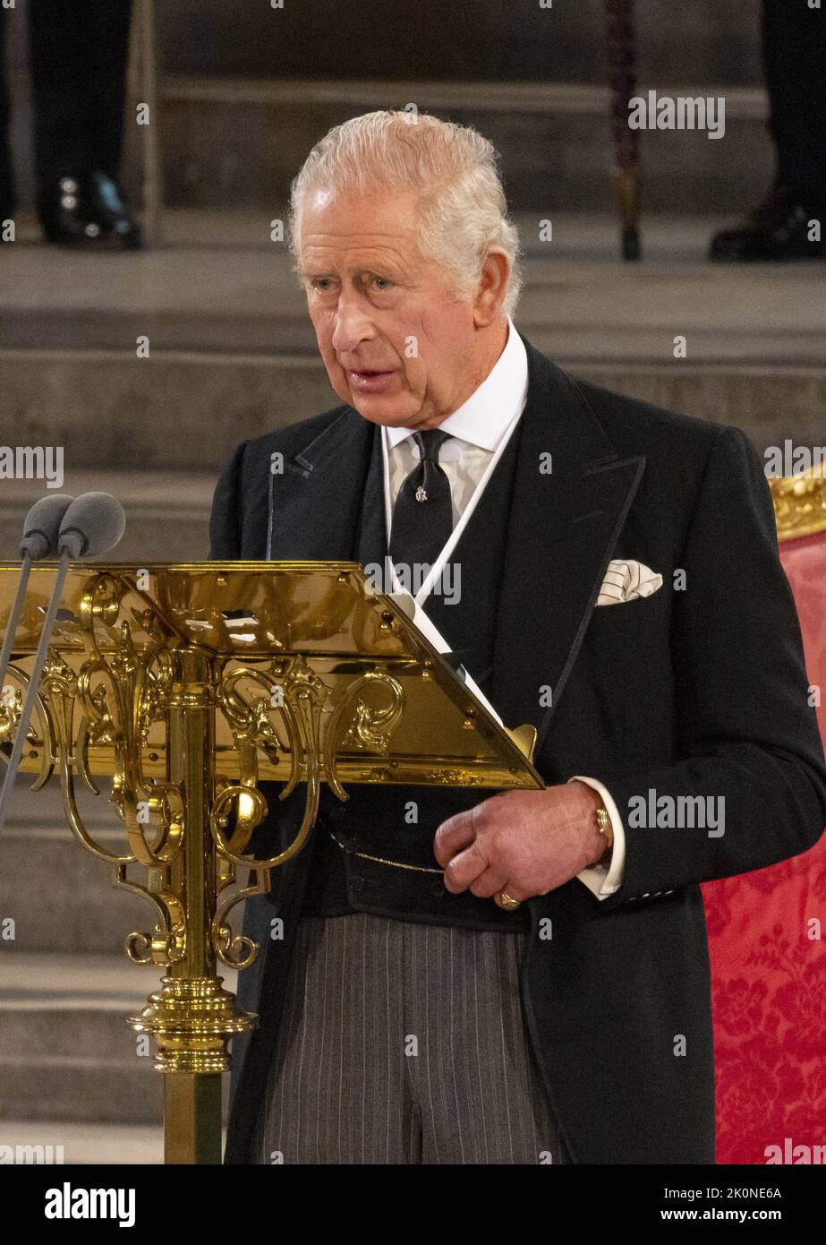 Londra, Regno Unito, 12th 2022 settembre, il re britannico Carlo III parla durante la presentazione dei discorsi di entrambe le Camere del Parlamento nella Westminster Hall, all'interno del Palazzo di Westminster, nel centro di Londra, lunedì 12 settembre 2022, dopo la morte della Regina Elisabetta II, avvenuta il 8 settembre. Foto di UK House of Lords/ Roger Harris/ Credit: UPI/Alamy Live News Foto Stock