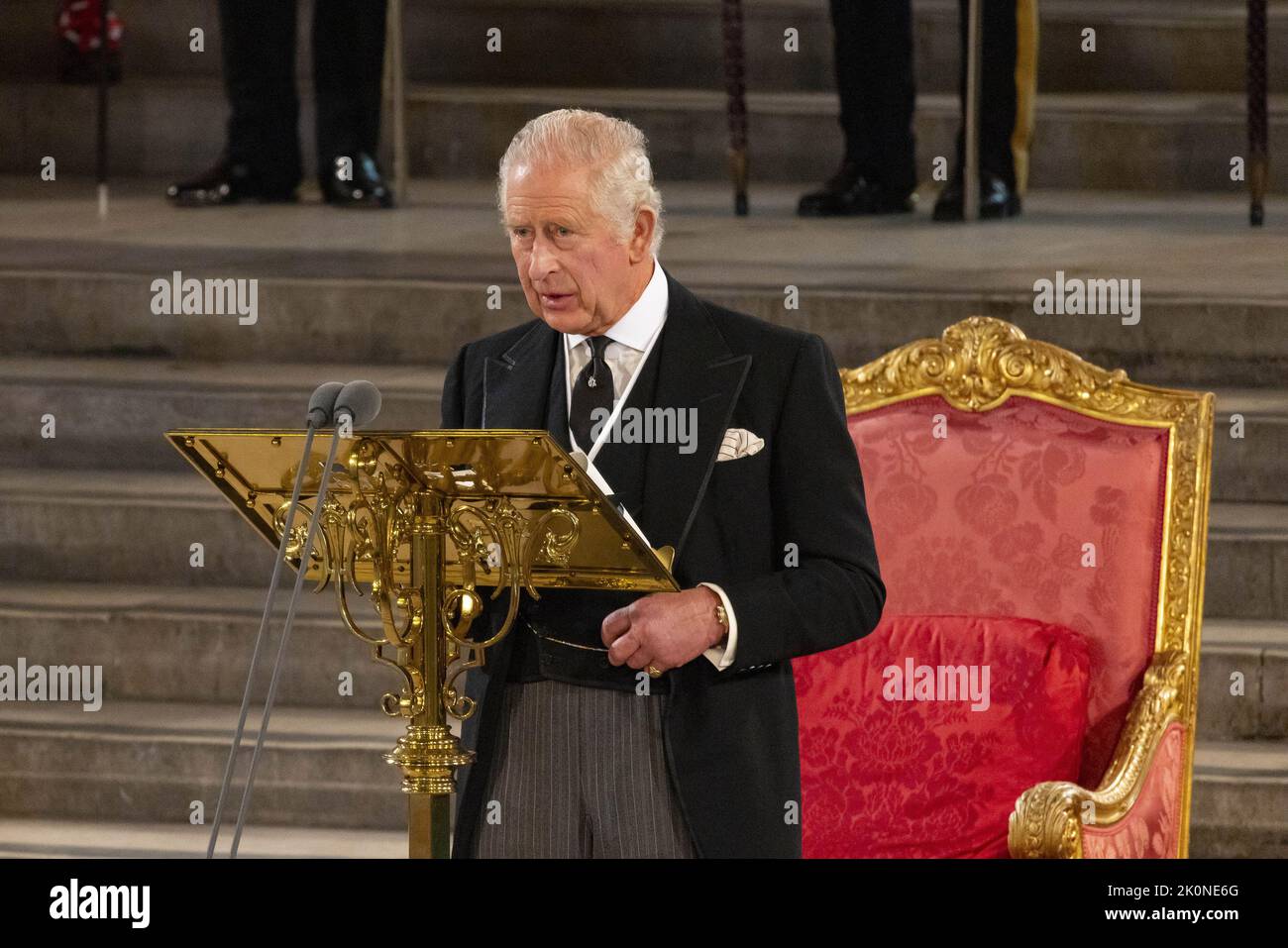 Londra, Regno Unito, 12th 2022 settembre, il re britannico Carlo III parla durante la presentazione dei discorsi di entrambe le Camere del Parlamento nella Westminster Hall, all'interno del Palazzo di Westminster, nel centro di Londra, lunedì 12 settembre 2022, dopo la morte della Regina Elisabetta II, avvenuta il 8 settembre. Foto di UK House of Lords/ Roger Harris/ Credit: UPI/Alamy Live News Foto Stock