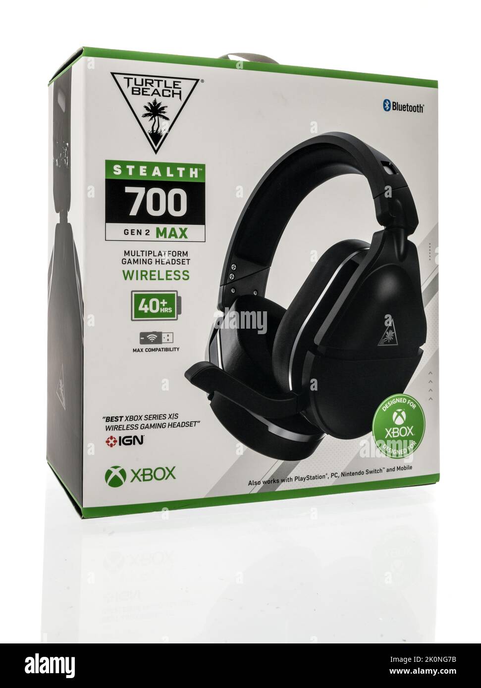 Winneconne, WI - 12 settembre 22: Un pacchetto di una Turtle Beach Stealth 700 max gen 2 cuffie per giochi wireless su uno sfondo isolato. Foto Stock
