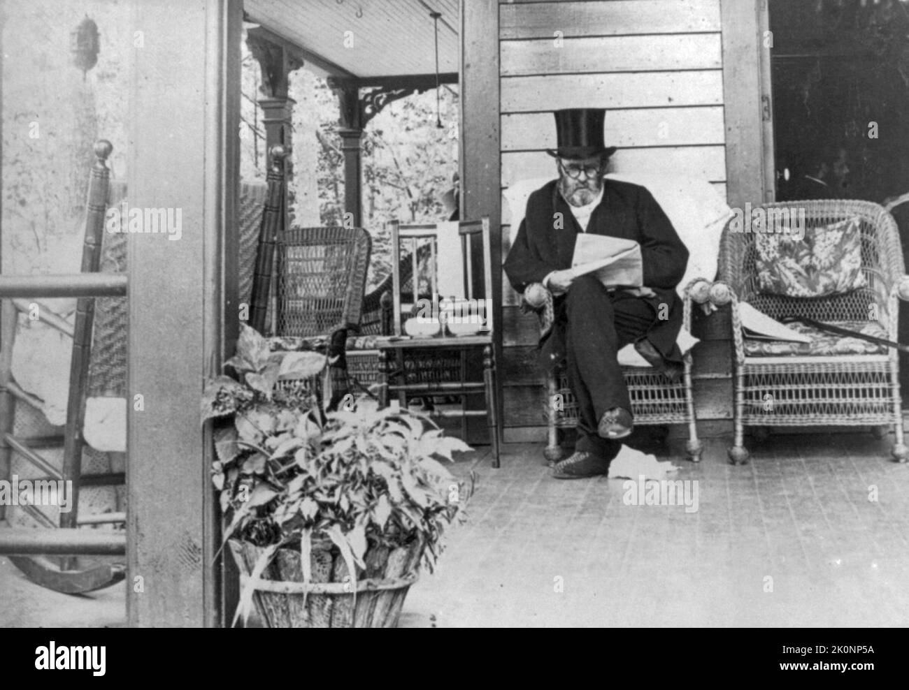 Ultima fotografia scattata del presidente Ulysses S. Grant sul suo portico estivo. Appena quattro giorni prima della sua morte. Foto Stock