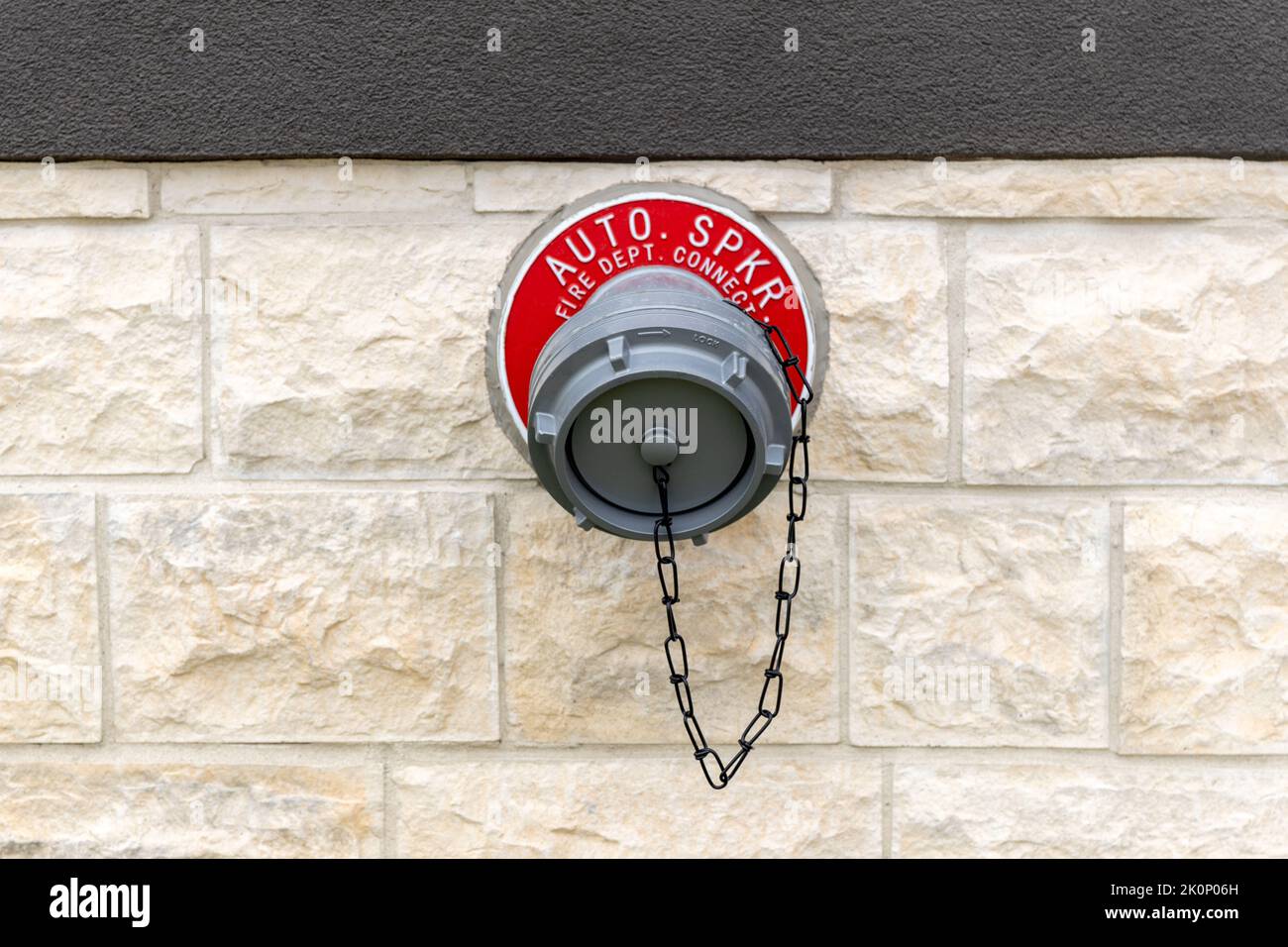 Automatico. SPKR. Collegamento dei vigili del fuoco, collegamento automatico dei vigili del fuoco degli sprinkler, idranti antincendio nelle pareti di un edificio, sicurezza antincendio delle strade cittadine Foto Stock Automatico. SPKR. Collegamento dei vigili del fuoco, collegamento automatico dei vigili del fuoco degli sprinkler, idranti antincendio nelle pareti di un edificio, sicurezza antincendio delle strade cittadine Foto Stock