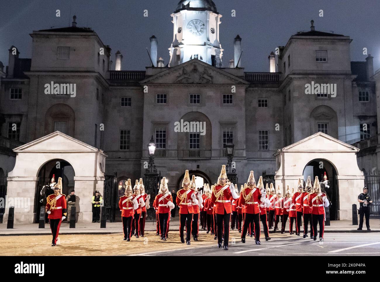 Una prova mattutina per la processione della bara della Regina Elisabetta da Buckingham Palace a Westminster Hall, Londra, dove si trova in stato fino al suo funerale di lunedì. Data immagine: Martedì 13 settembre 2022. Foto Stock