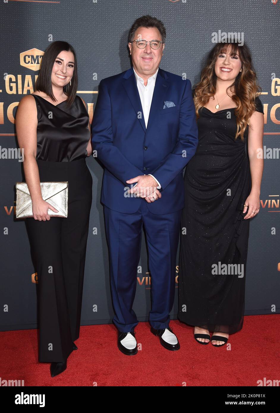 Nashville, US, 12 settembre 2022, Jenny Gill Van Valkenburg, vince Gill e Corrina Grant Gill in arrivo alla registrazione di CMT Giants: Vince Gill tenutasi presso il Fisher Center of Performing Arts di Belmont il 12 settembre 2022 a Nashville, Tennessee. © Tammie Arroyo / AFF-USA.com Foto Stock