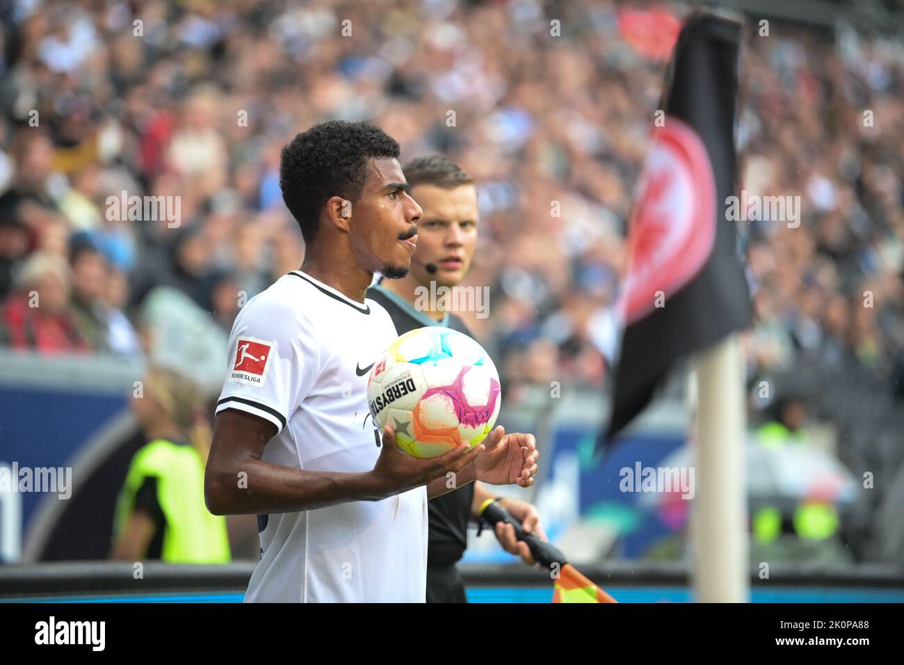 10 settembre 2022, Hessen, Francoforte sul meno: Calcio: Bundesliga, Eintracht Francoforte - VfL Wolfsburg, giorno 6, Deutsche Bank Park. Ansgar Knauff di Francoforte. Foto: Sebastian Gollnow/dpa - NOTA IMPORTANTE: Conformemente ai requisiti della DFL Deutsche Fußball Liga e della DFB Deutscher Fußball-Bund, è vietato utilizzare o utilizzare fotografie scattate nello stadio e/o della partita sotto forma di sequenze di immagini e/o serie di foto simili a un video. Foto Stock