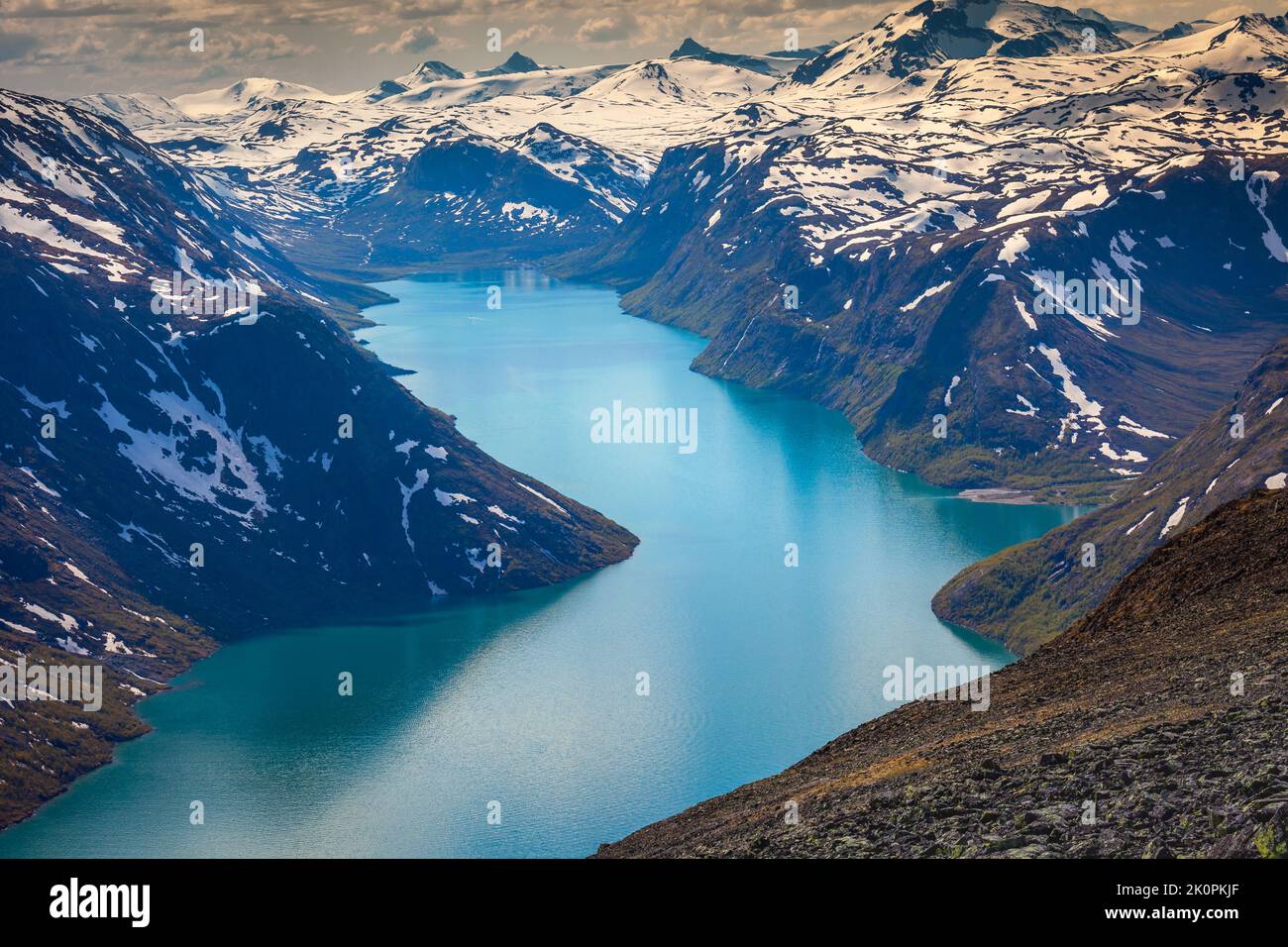 Besseggen sopra il lago Gjende a Jotunheimen, Norvegia, Nord Europa Foto Stock