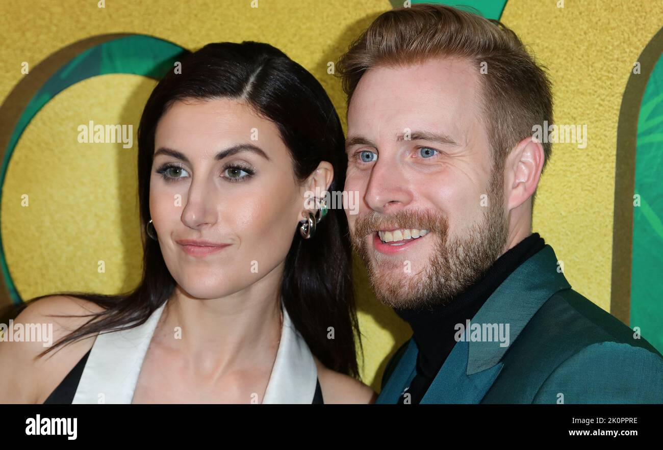 Jen Statsky, Travis Helwig arriva al ricevimento HBO e HBO Max Post Emmys che si tiene presso il San Vicente Bungalows di West Hollywood, CA lunedì 12 settembre 2022 . (Foto di Juan Pablo Rico/Sipa USA) Foto Stock