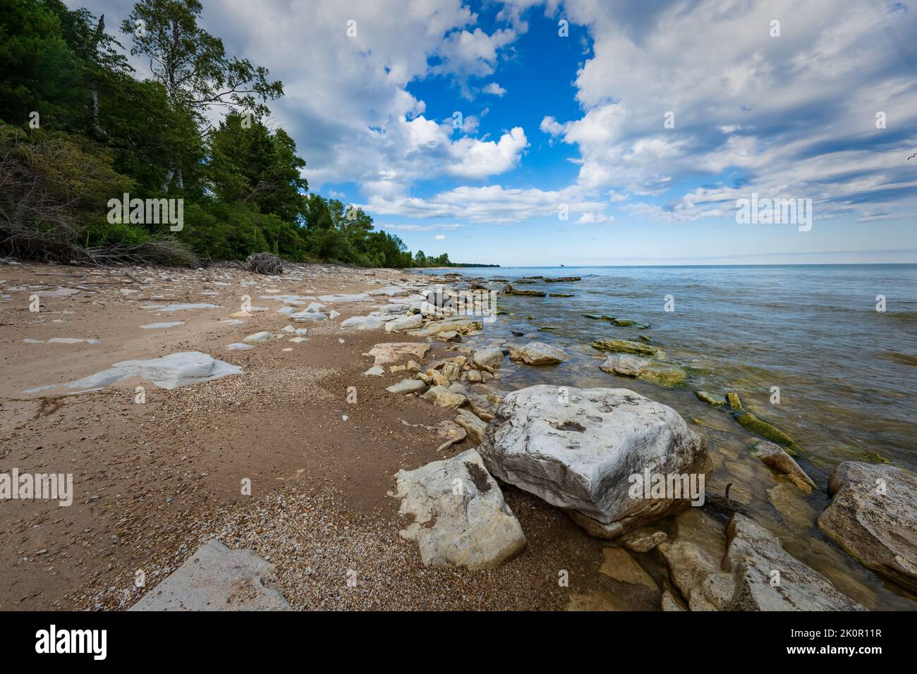 Uno dei motivi per cui Door County Wisconsin è popolare tra i viaggiatori è il chilometri di costa del lago Michigan da godere. Foto Stock