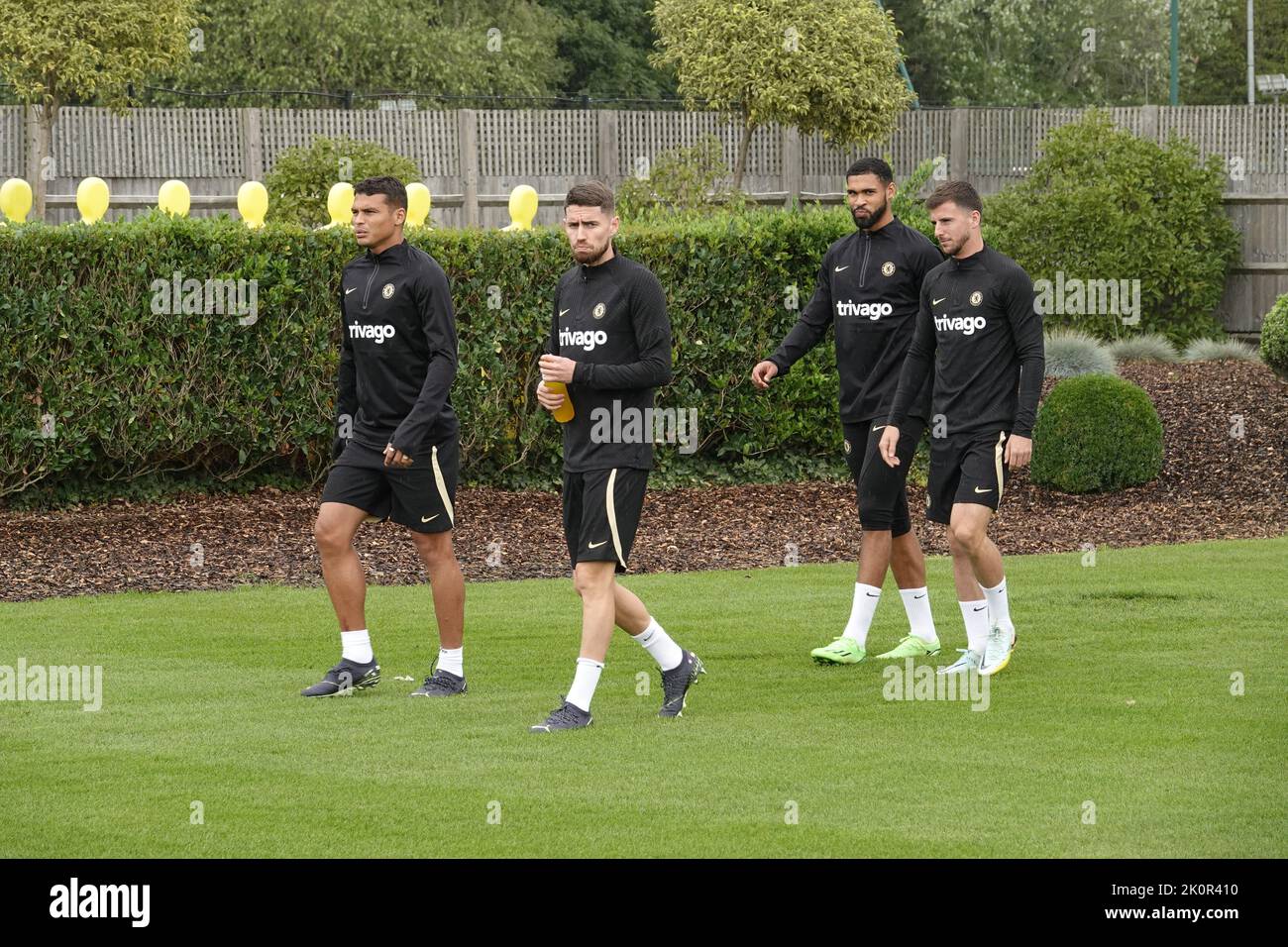 Cobham, Surrey, Regno Unito. 13th Set, 2022. Silva, Jorginho, Loftus Gueek e Mount Walk alla base di allenamento di Chelsea Football ClubÕs - Cobham, per la partita della Champions League a Stamford Bridge il 14th settembre, contro il FC Salzburg Credit: Motofoto/Alamy Live News Foto Stock