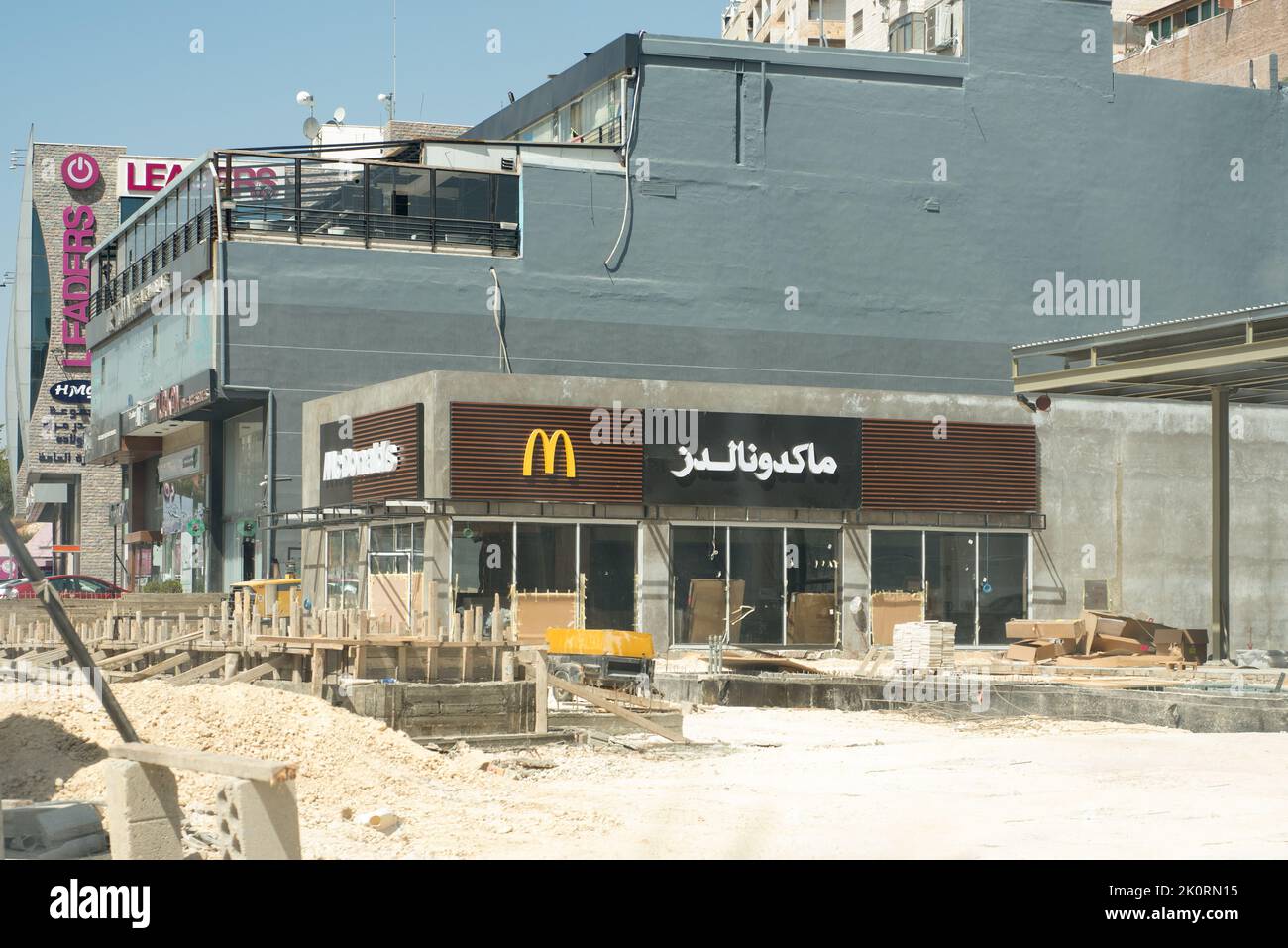 Amman, Giordania. - 17 agosto 2022: Nuova filiale fast food mcdonald's in costruzione prossimamente a dabouq, Amman Foto Stock