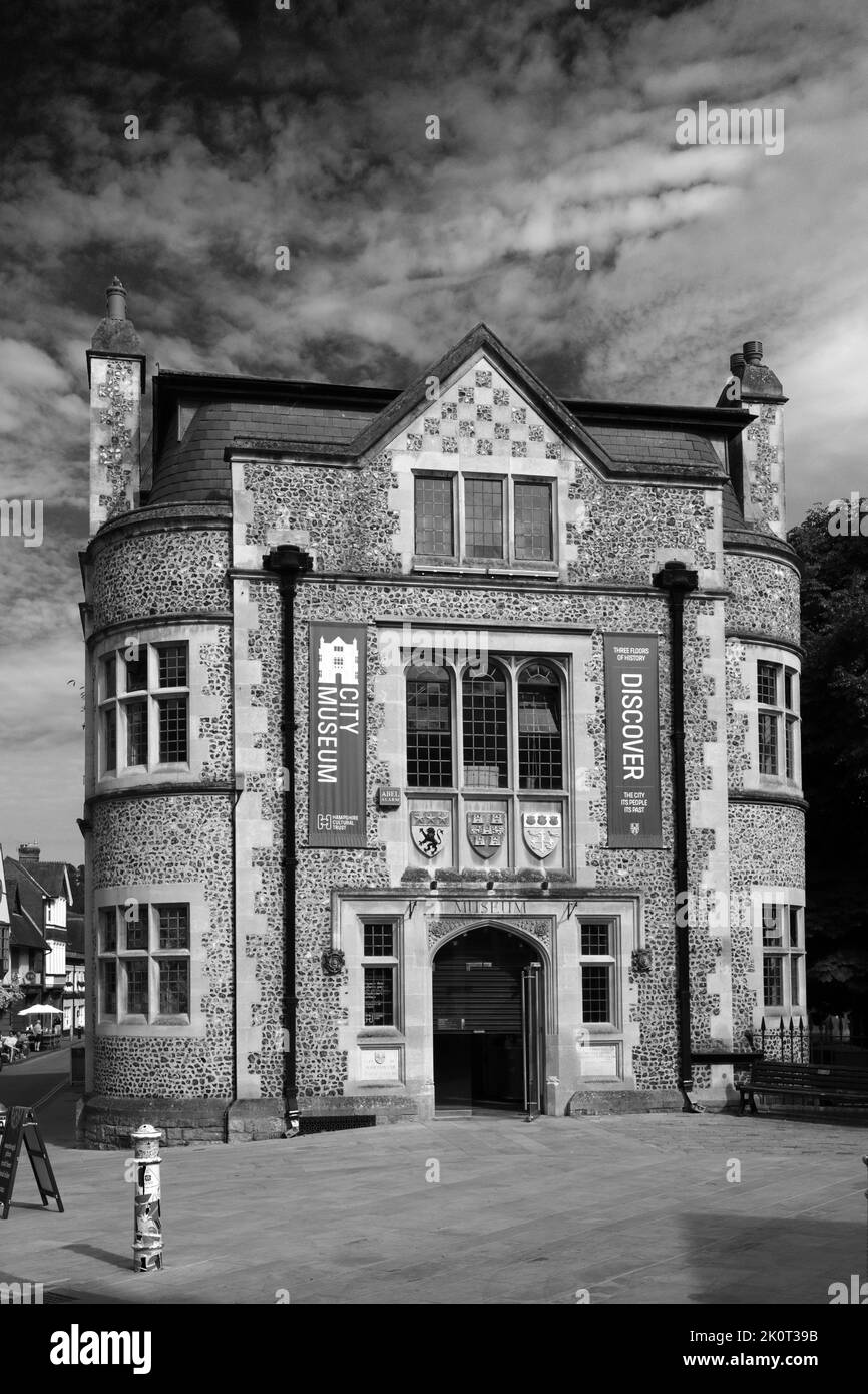 Esterno del museo pubblico di Winchester, Winchester City, Hampshire County; Inghilterra; Gran Bretagna, REGNO UNITO Foto Stock