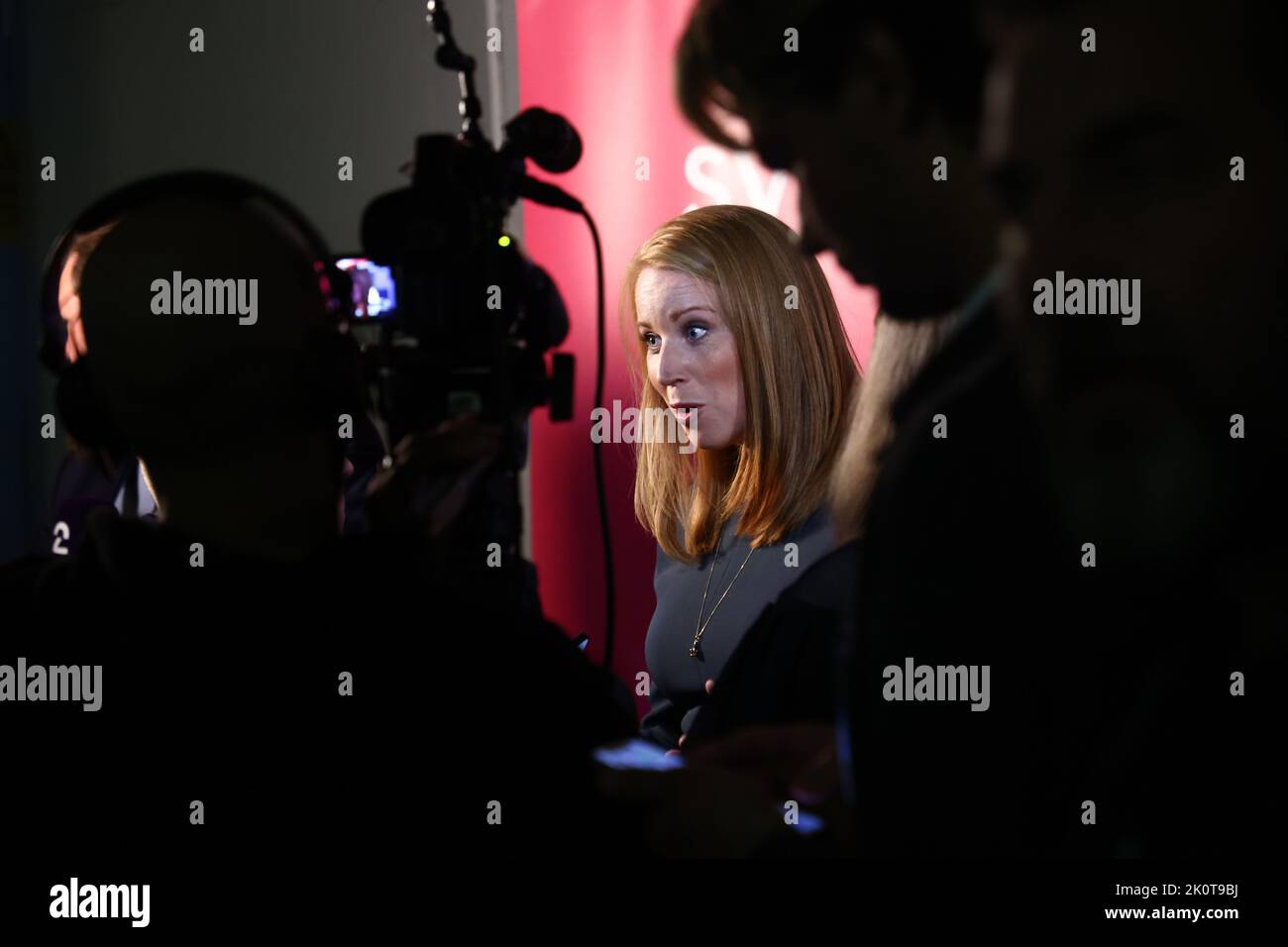 Le elezioni parlamentari svedesi, giorno delle elezioni, durante la domenica a Stoccolma, in Svezia. Nella foto: La trasmissione di Sveriges Television durante le elezioni serali. Nella foto: Annie Lööf, il partito centrale (in svedese: Centerpartiet). Foto Stock