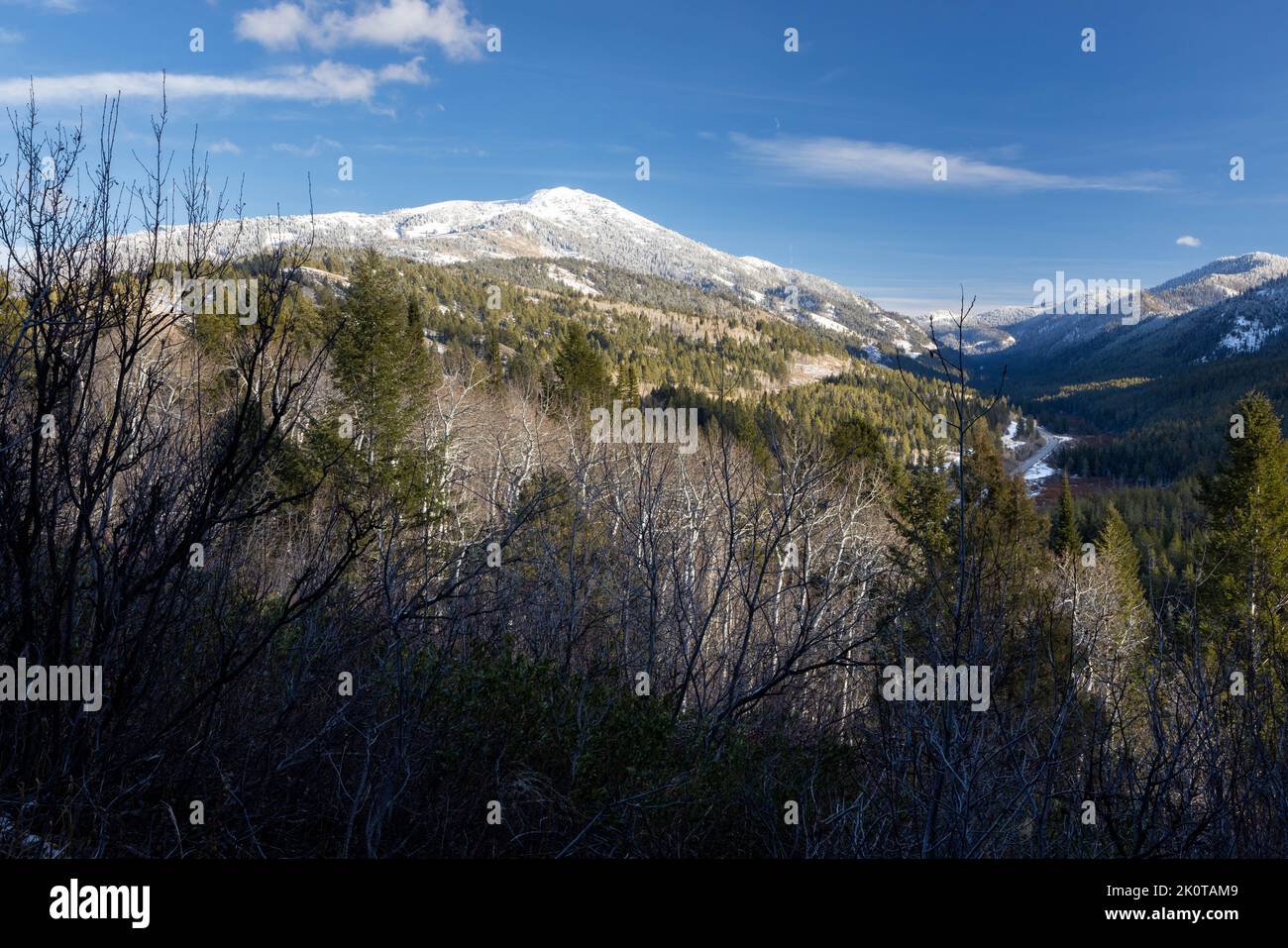 Taylor Mountain delle Montagne Teton che si innalzano sopra il paesaggio circostante e le Montagne del Fiume Snake. Caribou-Targhee National Forest, Idaho Foto Stock