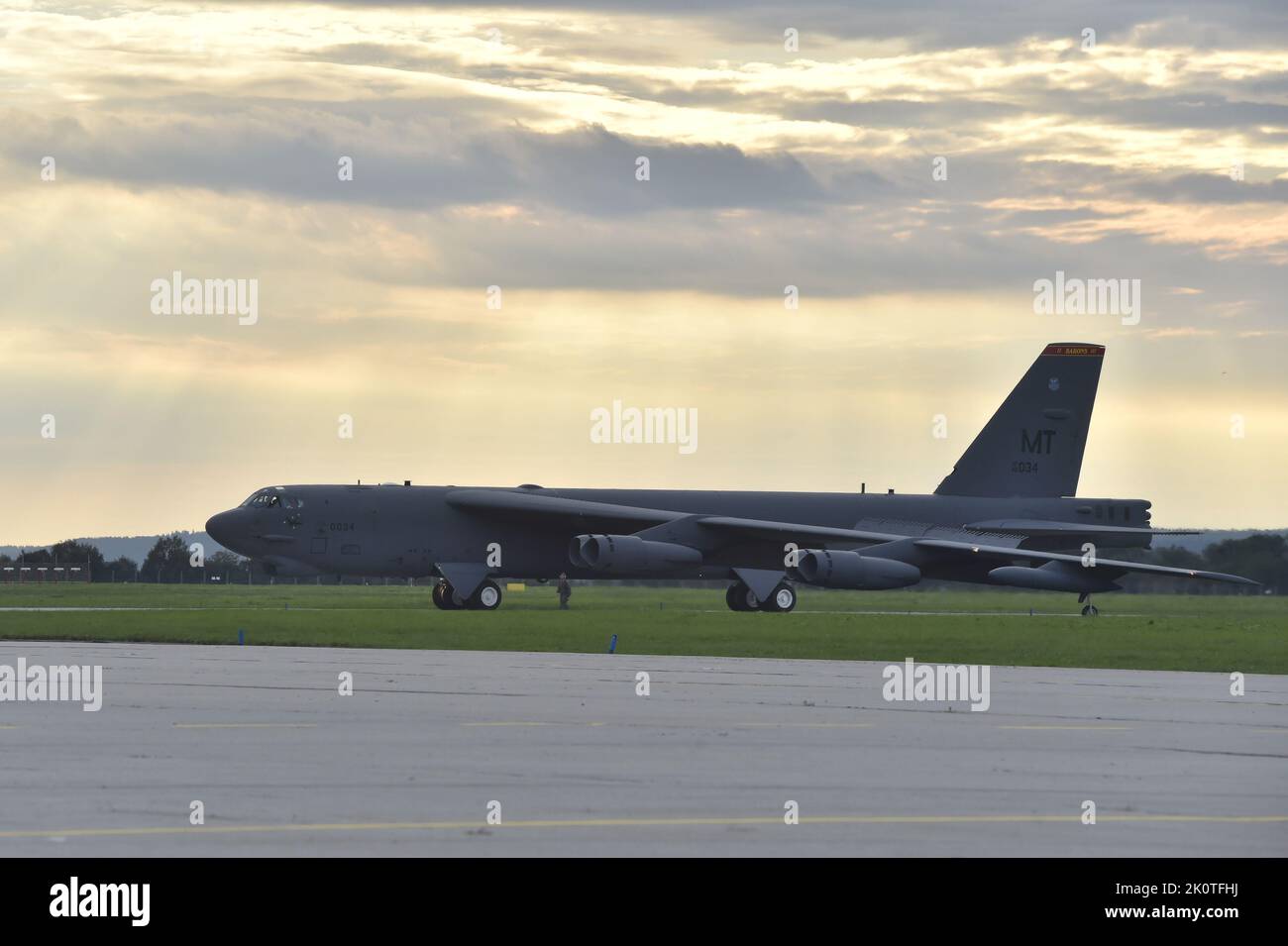Mosnov, Repubblica Ceca. 13th Set, 2022. Un bombardiere strategico statunitense Boeing B-52 Stratofortress atterrò all'aeroporto Leos Janacek Ostrava di Mosnov, Repubblica Ceca, 13 settembre 2022 prima dei due giorni NATO Days, Days of Czech Air Force, il più grande spettacolo di sicurezza in Europa. Credit: Jaroslav Ozana/CTK Photo/Alamy Live News Foto Stock