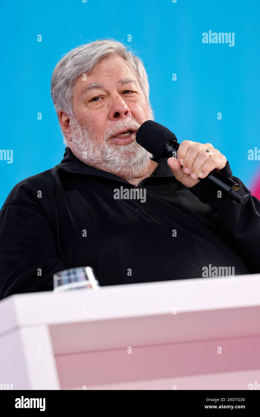 Colonia, Germania. 13th Set, 2022. Steve Wozniak, co-fondatore della società tecnologica Apple, parla sul palco alla conferenza Digital X di Deutsche Telekom. Credit: Thomas Banneyer/dpa/Alamy Live News Foto Stock