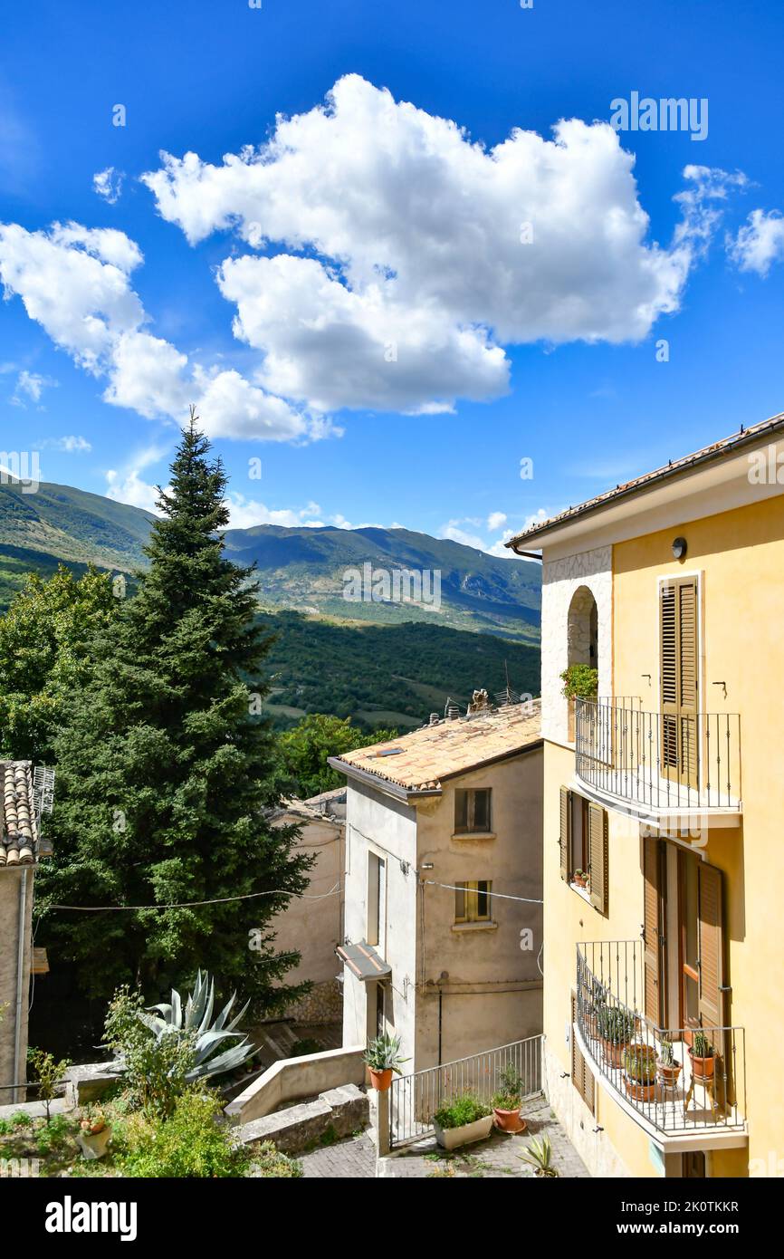 Vista panoramica di Caramanico Terme, un paese dell'Abruzzo. Foto Stock