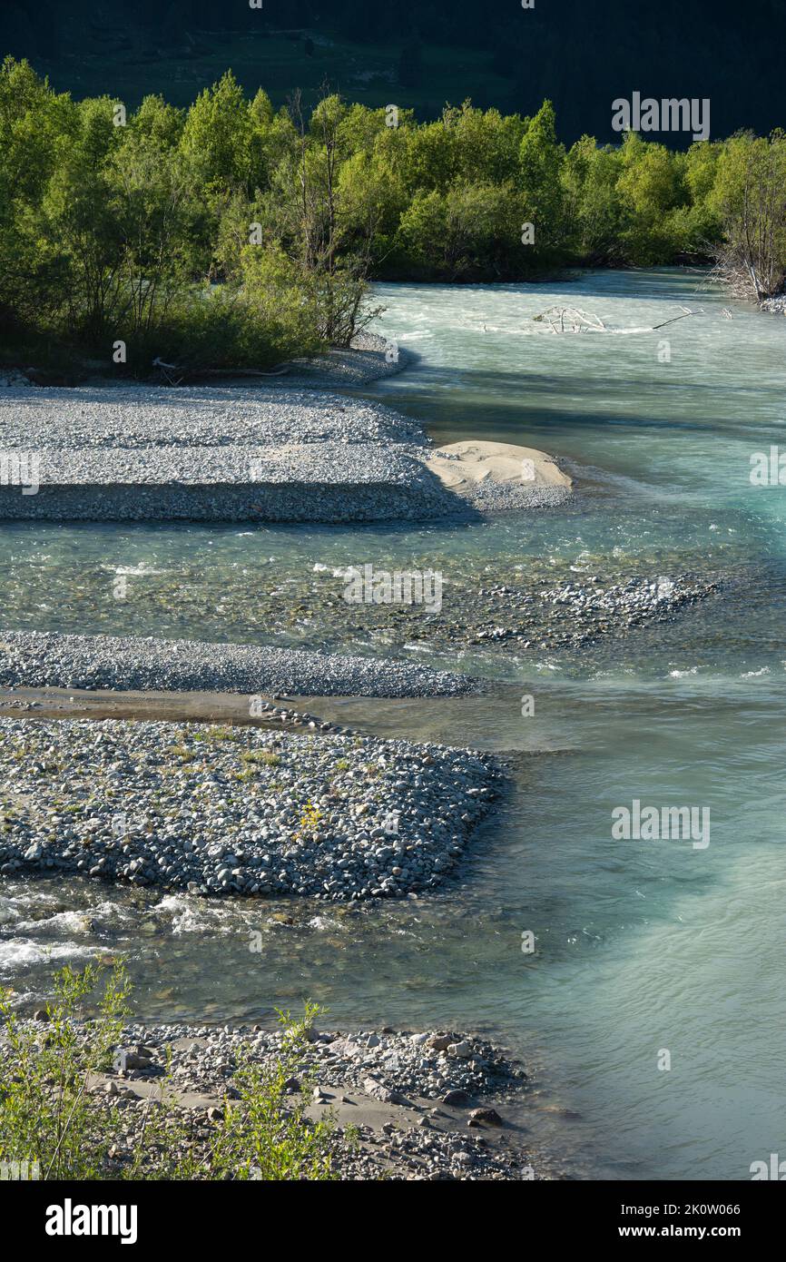 Die renaturierte Auenlandschaft des Inn bei Samedan und Bever im Engadin, Schweiz Foto Stock