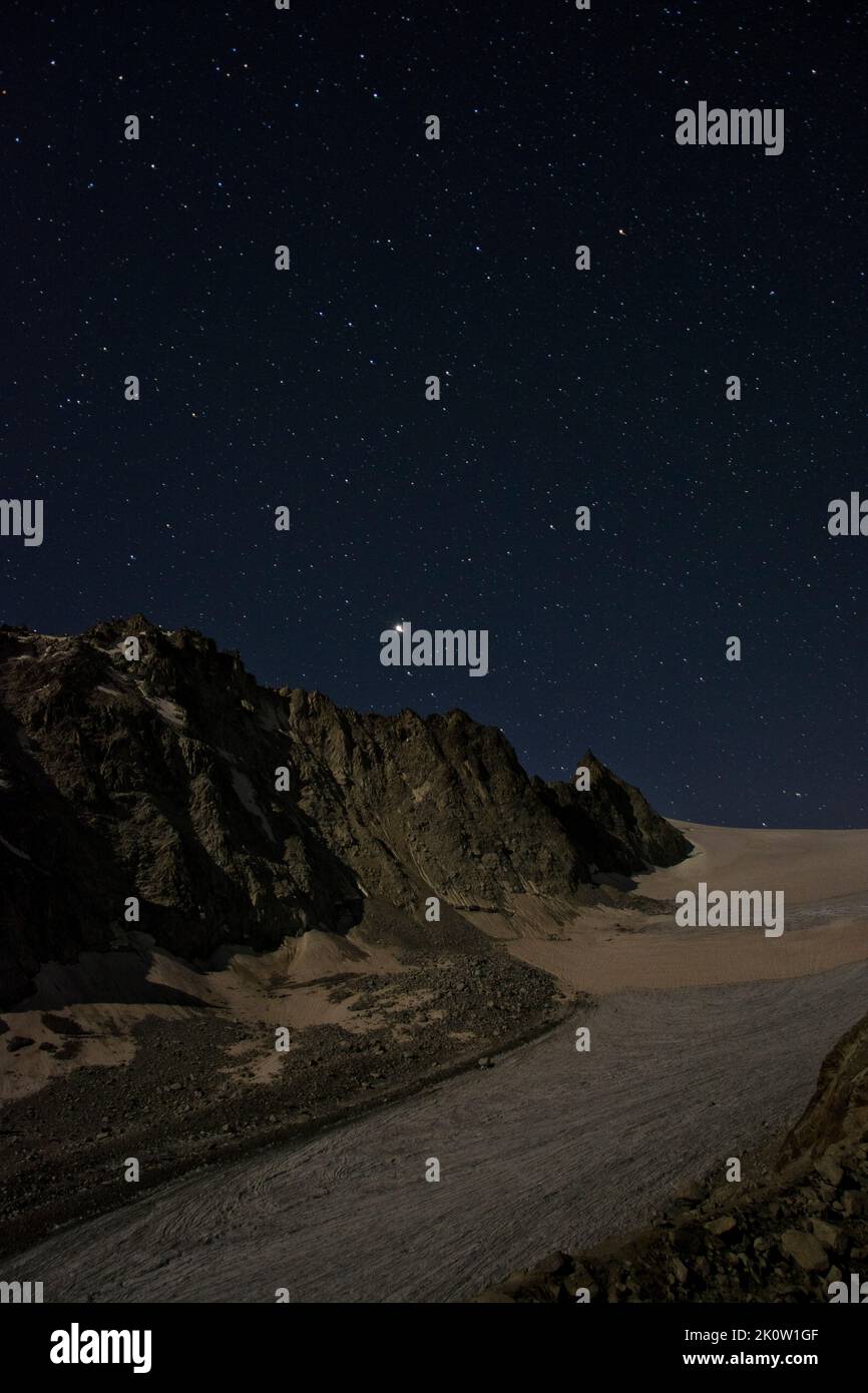 Nächtlicher Blick von der Cabane d'Orny auf den Sternenhimmel Foto Stock