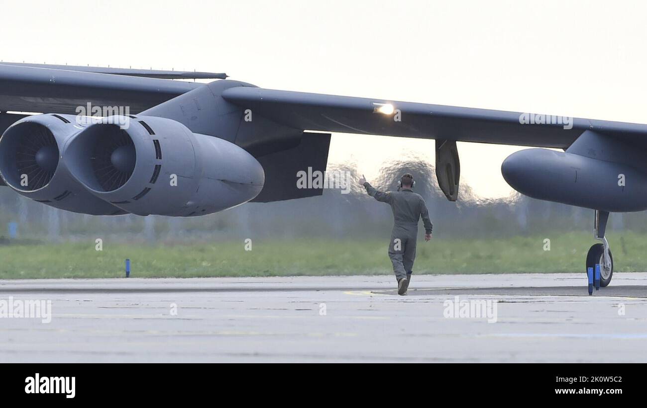 Mosnov, Repubblica Ceca. 13th Set, 2022. Un bombardiere strategico statunitense Boeing B-52 Stratofortress atterrò all'aeroporto Leos Janacek Ostrava di Mosnov, Repubblica Ceca, 13 settembre 2022 prima dei due giorni NATO Days, Days of Czech Air Force, il più grande spettacolo di sicurezza in Europa. Credit: Jaroslav Ozana/CTK Photo/Alamy Live News Foto Stock