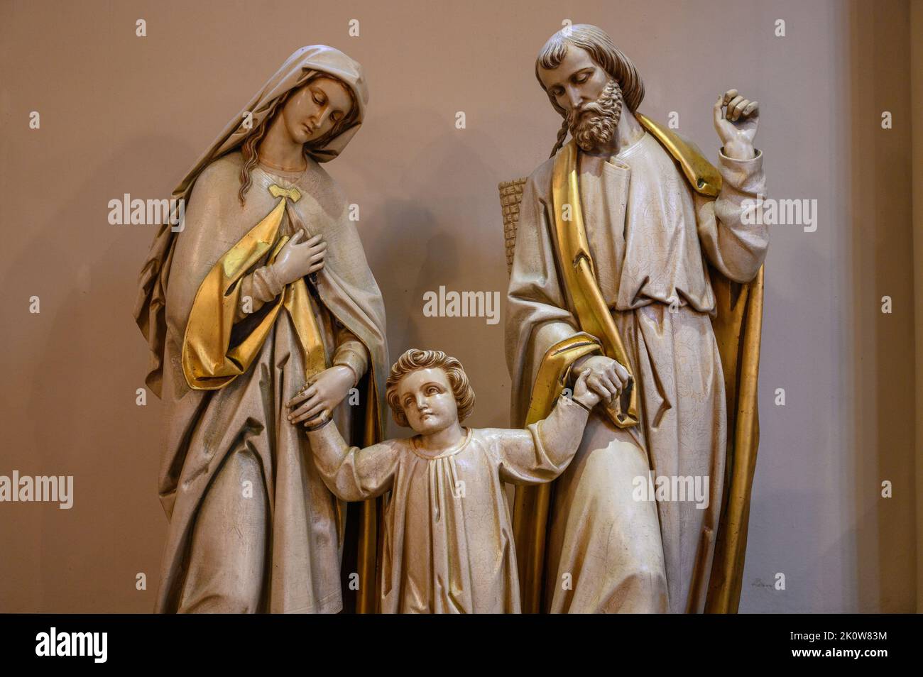 Scultura della Sacra Famiglia – Gesù, Maria e Giuseppe nella chiesa di Sant'Alfonso a Lussemburgo. Foto Stock