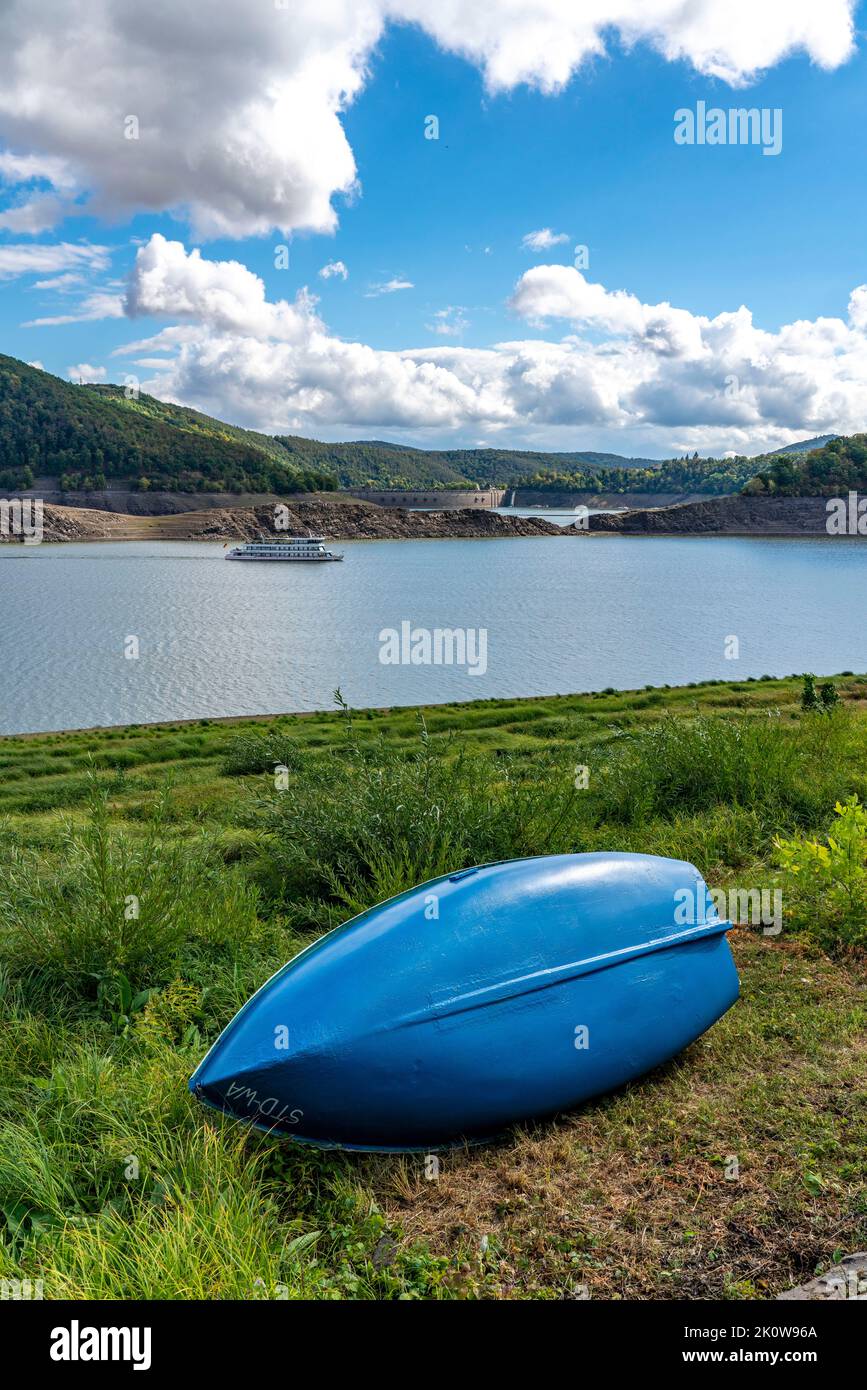 Il lago Edersee, vicino a Waldeck, il terzo bacino di riserva più grande della Germania, è attualmente poco meno del 13% del suo livello normale; l'ultima volta che il lago era pieno è stato dentro Foto Stock