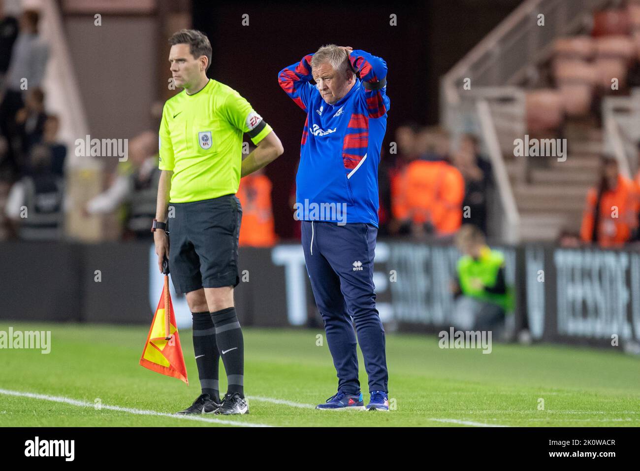 Un manager sconsolato Chris Wilder di Middlesbrough si alza con le mani in testa a tempo pieno dopo la partita del campionato Sky Bet Middlesbrough vs Cardiff City al Riverside Stadium, Middlesbrough, Regno Unito, 13th settembre 2022 (Foto di James Heaton/News Images) Foto Stock
