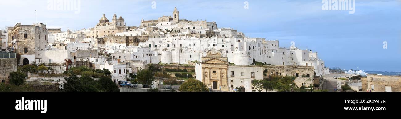 Ostuni panorama - la "Città Bianca" in Puglia, Italia (grande file di punti) Foto Stock