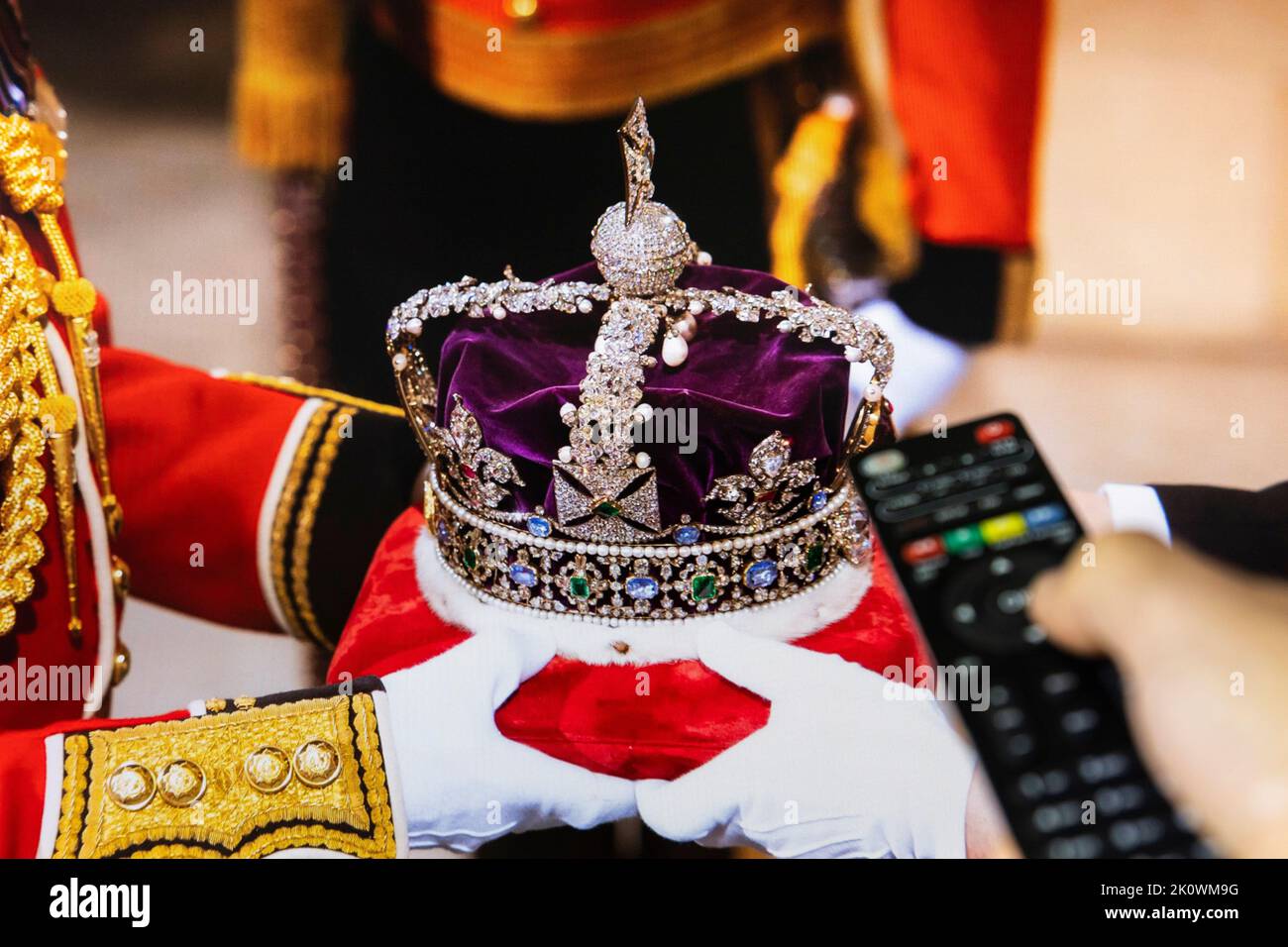 Belgrado, Serbia - 12 settembre 2022: La Corona della Regina Elisabetta II Si pensa che la corona valga da tre a cinque miliardi di sterline. Guardare le notizie o Foto Stock