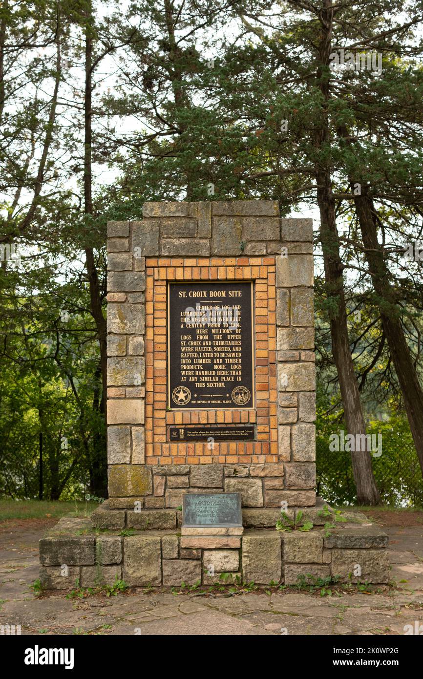 STILLWATER, Minnesota, USA - 10 SETTEMBRE 2022: Monumento a St. Croix Boom Site lungo il fiume St. Croix. Foto Stock