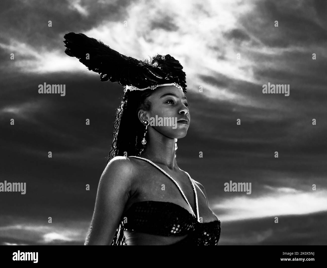 New York, New York, Stati Uniti. 11th Set, 2022. Modello a piedi la pista in un NYFW show powered by Flying solo a NYC su un luogo sul tetto a Soho. (Credit Image: © Milo Hess/ZUMA Press Wire) Foto Stock