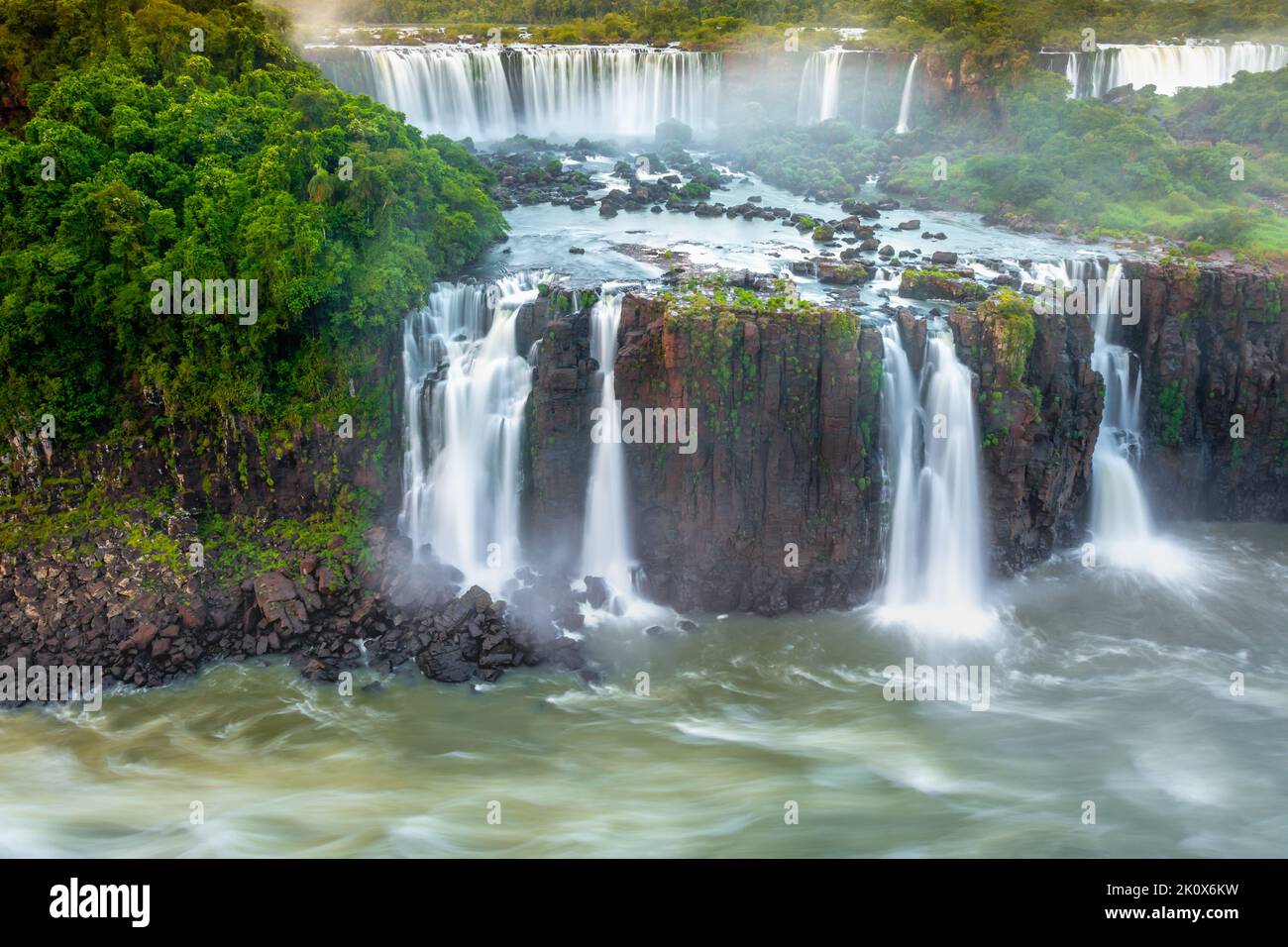 Cascate di Iguazu spettacolare paesaggio, vista dal lato argentino, Sud America Foto Stock