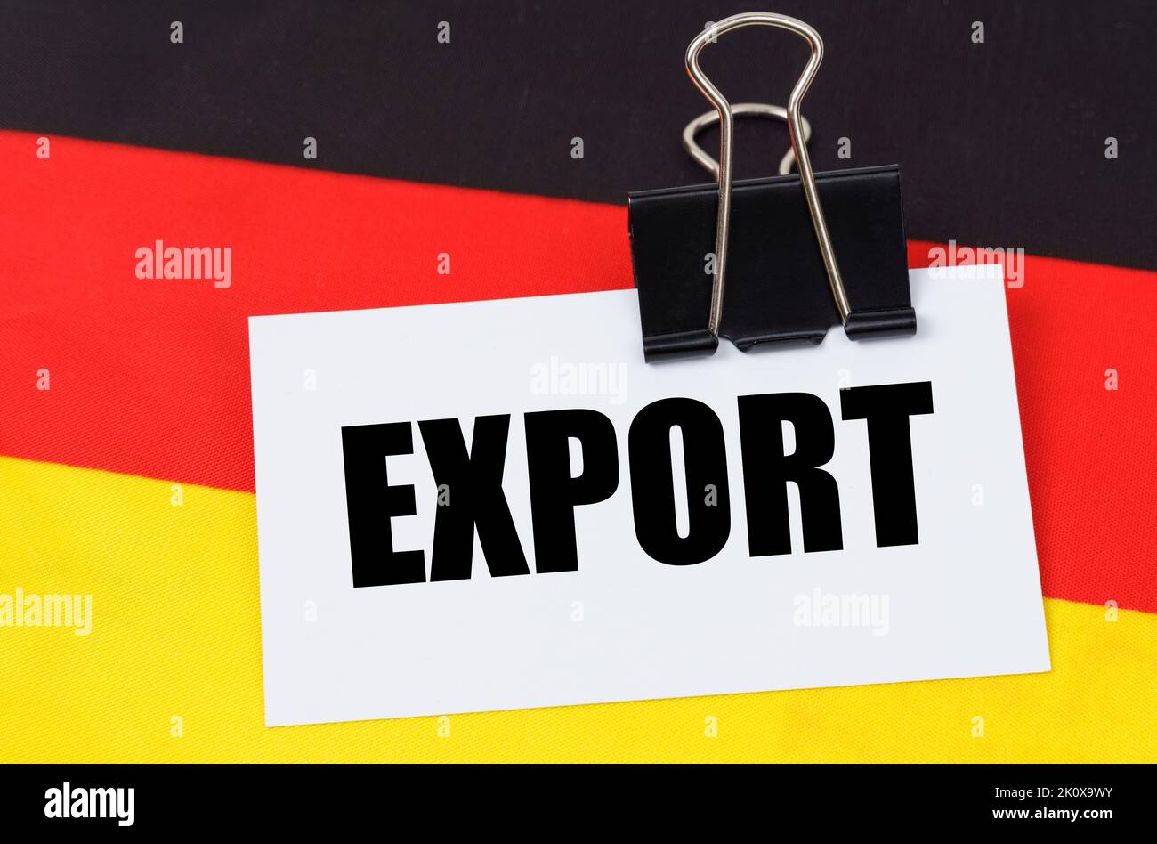 Concetto di economia nazionale. Sulla bandiera della Germania si trova un taccuino con l'iscrizione - esportazione Foto Stock