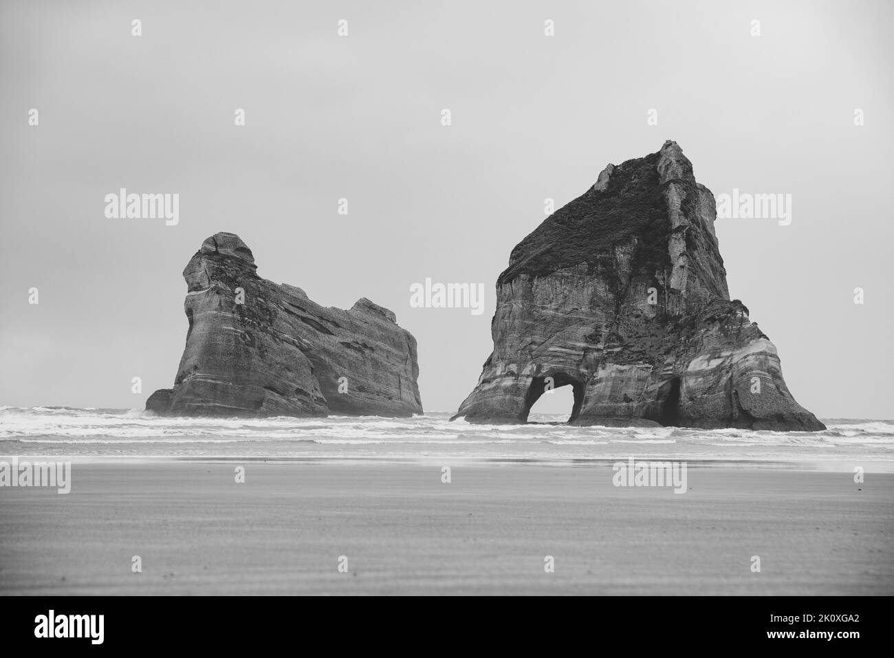 Formazione rocciosa su Wharariki Beach, Golden Bay, Nuova Zelanda Foto Stock