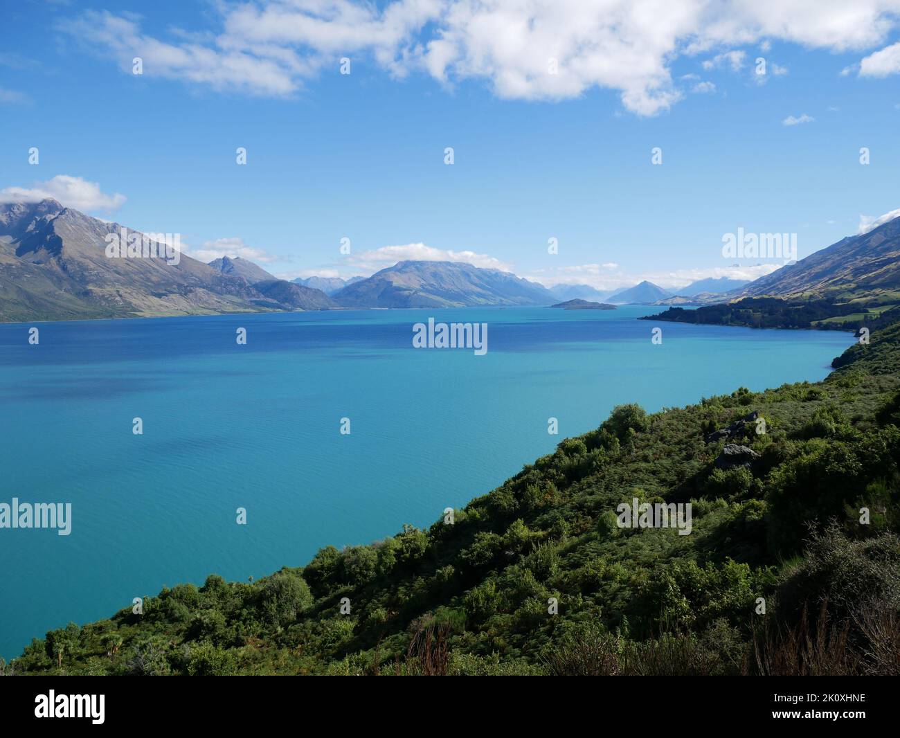 Azurblauer See nel Lago di Neuseeland Wakatipu Nuova Zelanda Foto Stock