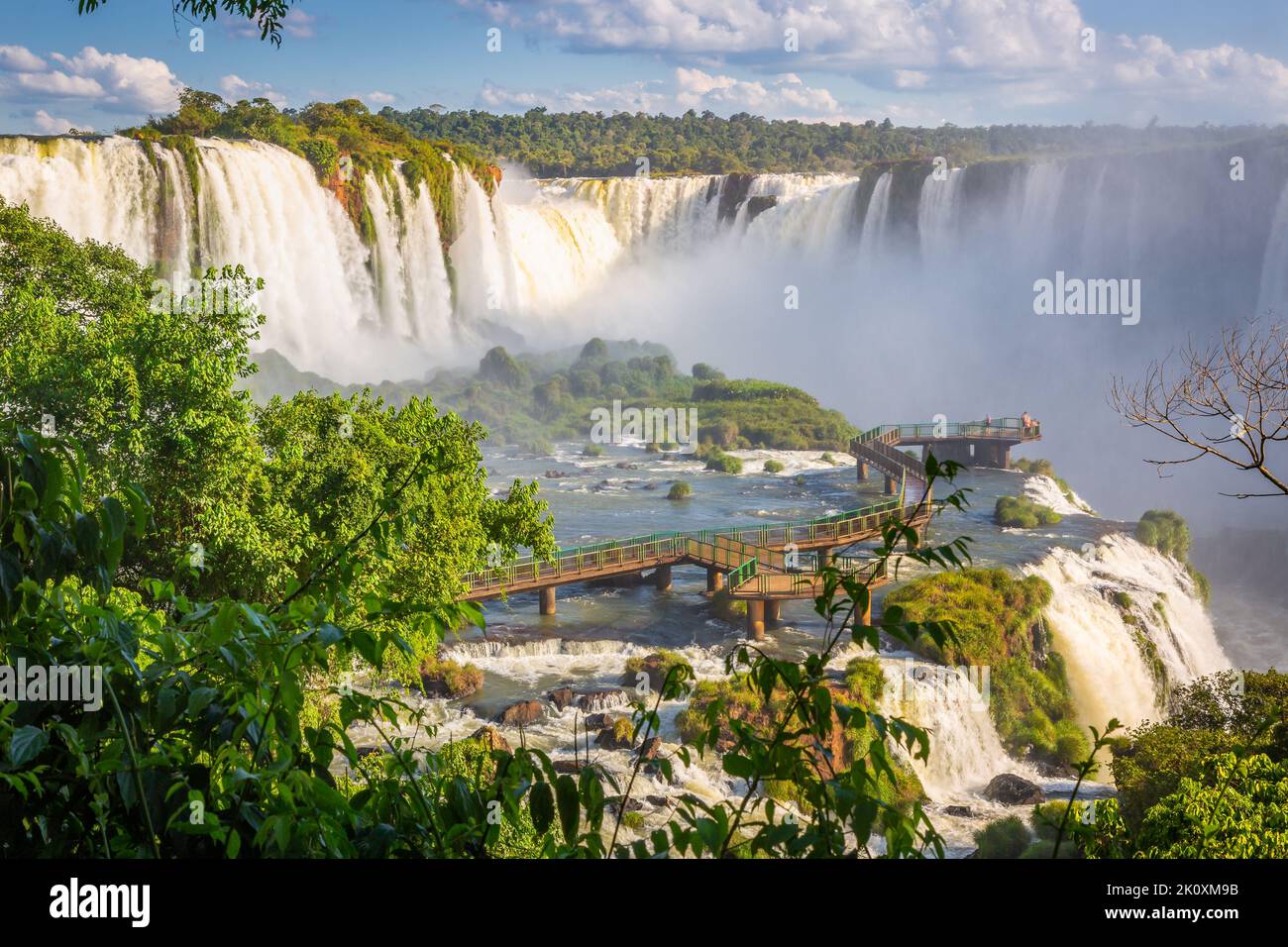 Cascate di Iguazu spettacolare paesaggio, vista dal lato del Brasile, Sud America Foto Stock