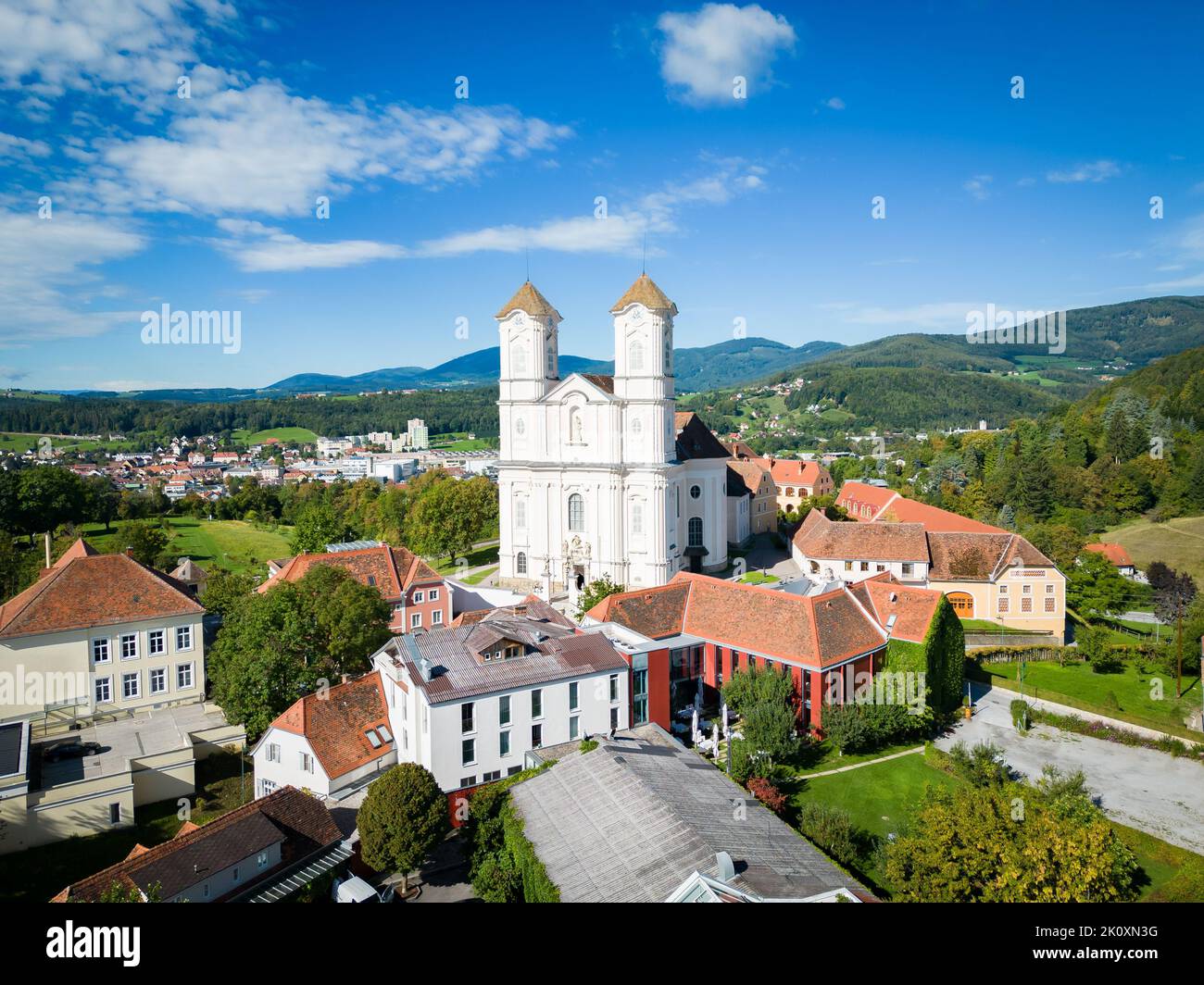 Basilica sul Weizberg a Weiz, Stiria (regione di Steiermark) in estate e in autunno Foto Stock