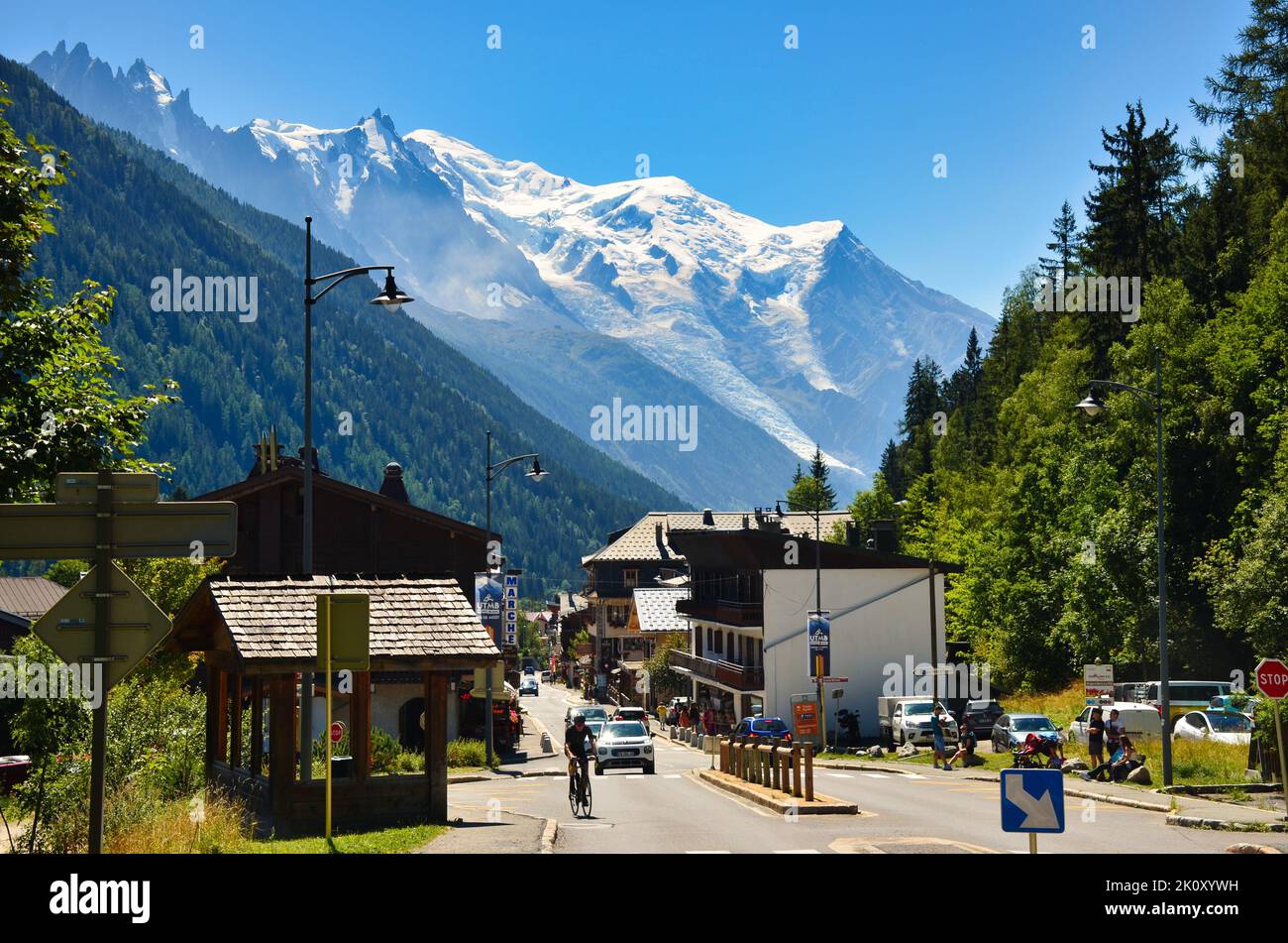 Argentiere, piccolo villaggio vicino a Chamonix con una splendida vista sul Monte Bianco e sui ghiacciai. Alta Savoia. Foto di qualità Foto Stock