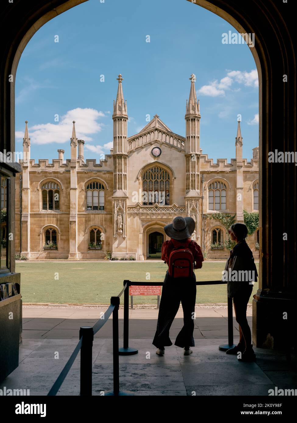 Turisti estivi alla scoperta del Corpus Christi College, Cambridge, Cambridgeshire Inghilterra UK - Università di Cambridge turismo estivo Foto Stock