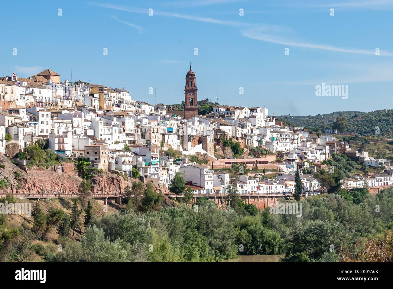 Vista del villaggio di Montoro, una città e un comune nella provincia di Cordoba, nel sud della Spagna, nella parte nord-centrale della comunità autonoma di A. Foto Stock