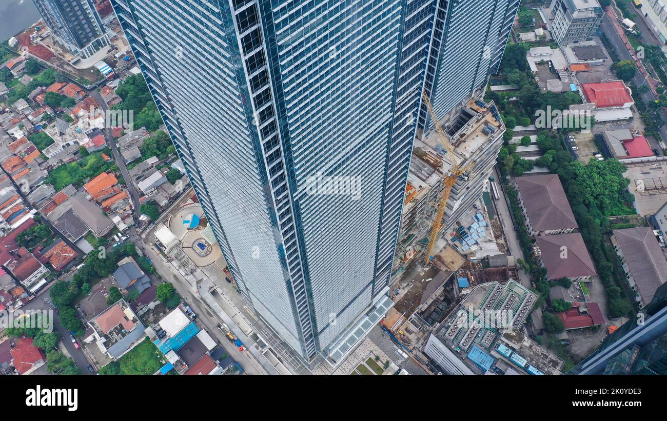 Dalla cima di edifici alti mentre si guarda verso il basso Foto Stock