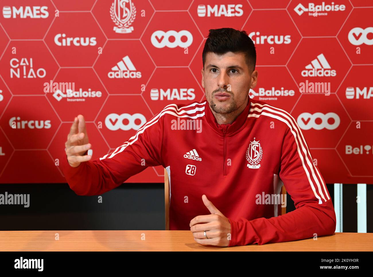 Stipe Perica di Standard parla durante una conferenza stampa della squadra di calcio belga Standard de Liege per presentare il loro ultimo trasferimento, mercoledì 14 settembre 2022 a Liegi. FOTO DI BELGA JOHN THYS Foto Stock