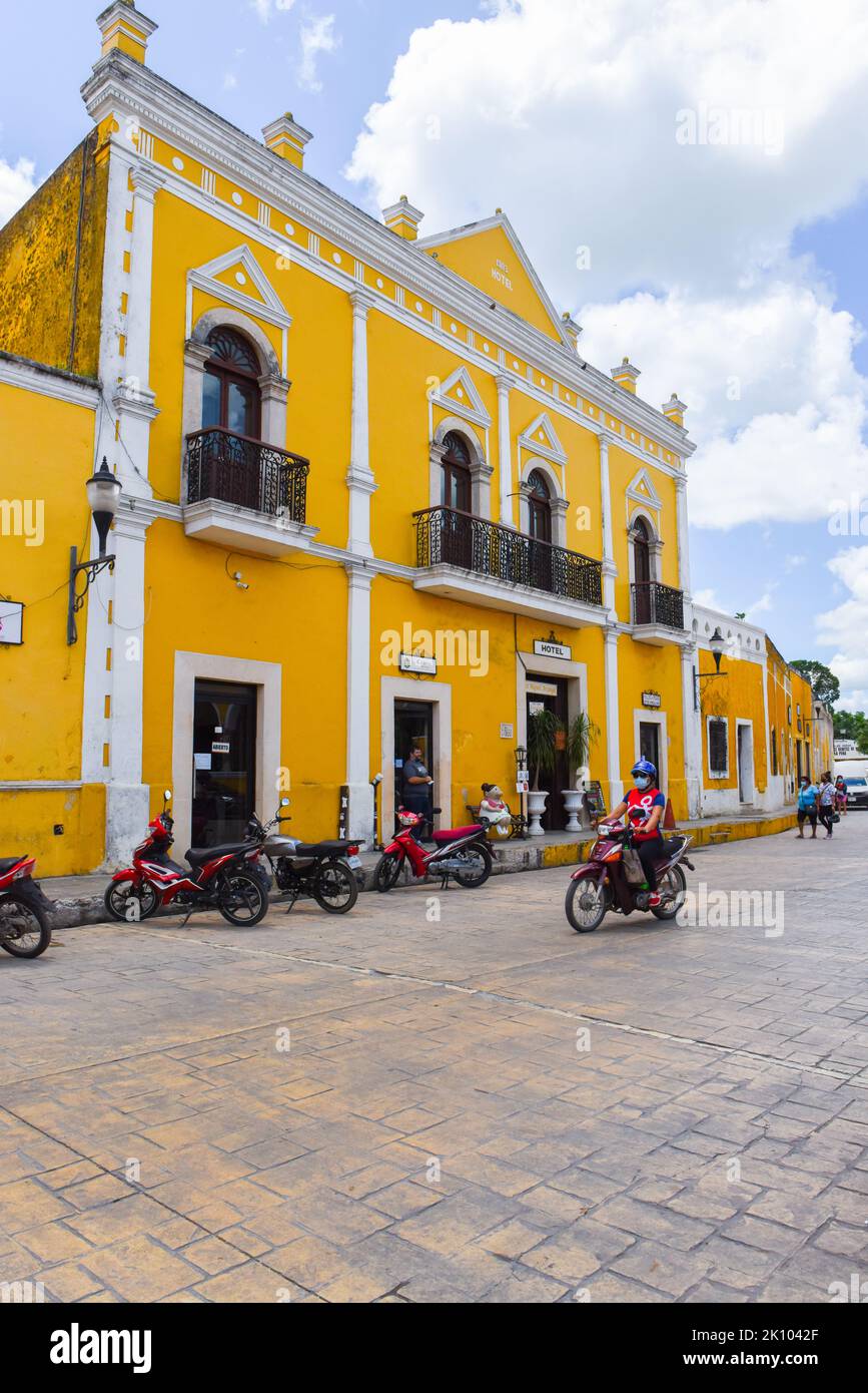 La città gialla di Izamal, Yucatan, Messico Foto Stock