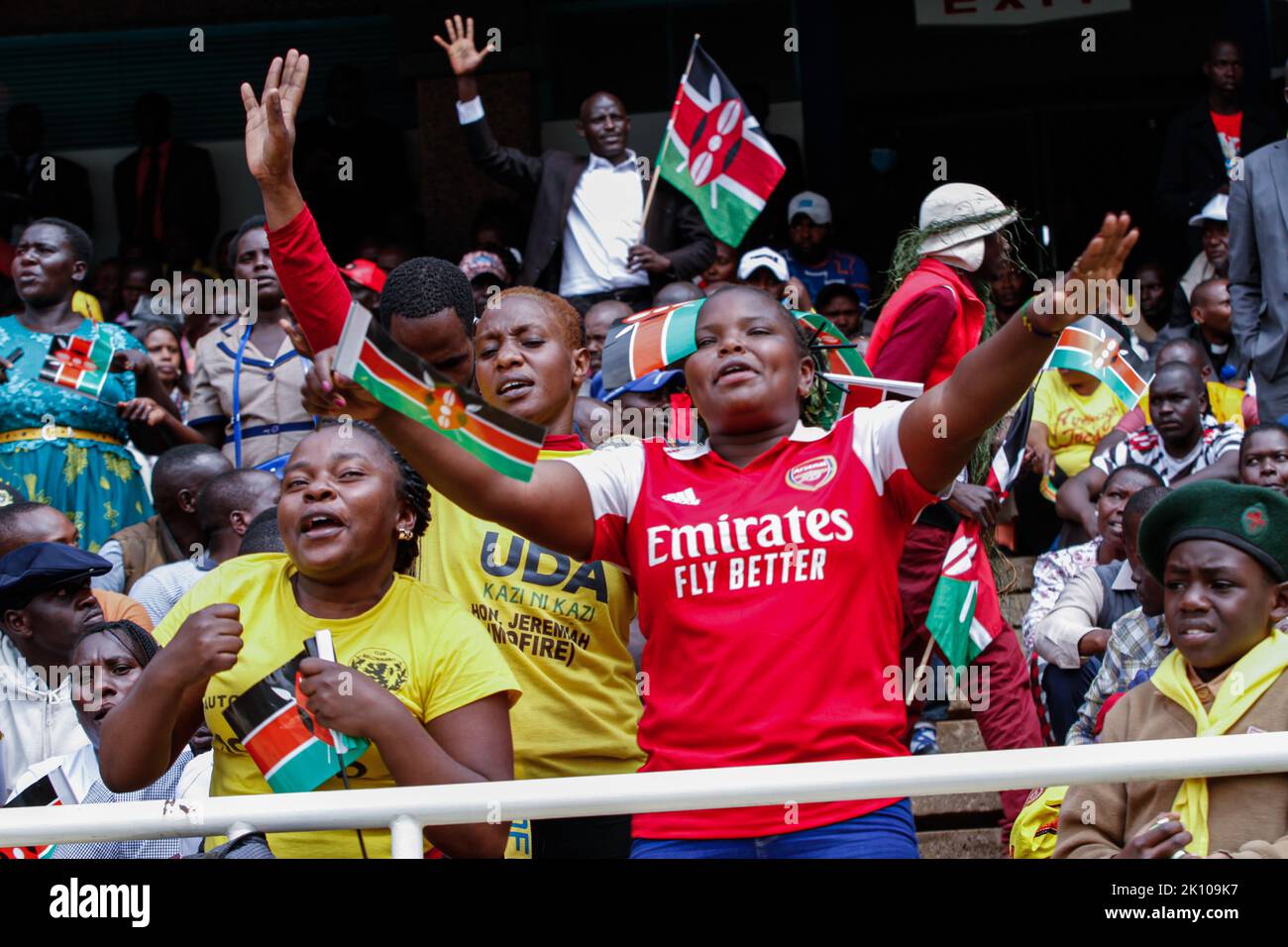I kenioti festeggiano in canzone al Moi International Sports Center di Kasarani, Nairobi, durante il giuramento del Dr. William Rito come 5th Presidente della Repubblica del Kenya. (Foto di Boniface Muthoni / SOPA Images/Sipa USA) Foto Stock