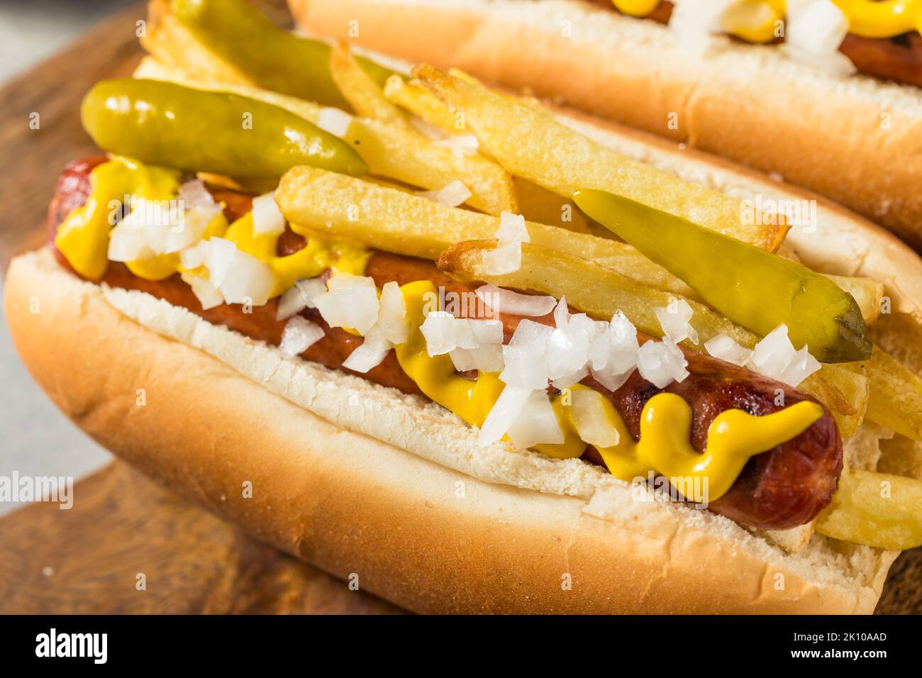 Casereccio stile Chicago depressione cane con Fries Mustard Peppers e cipolla Foto Stock
