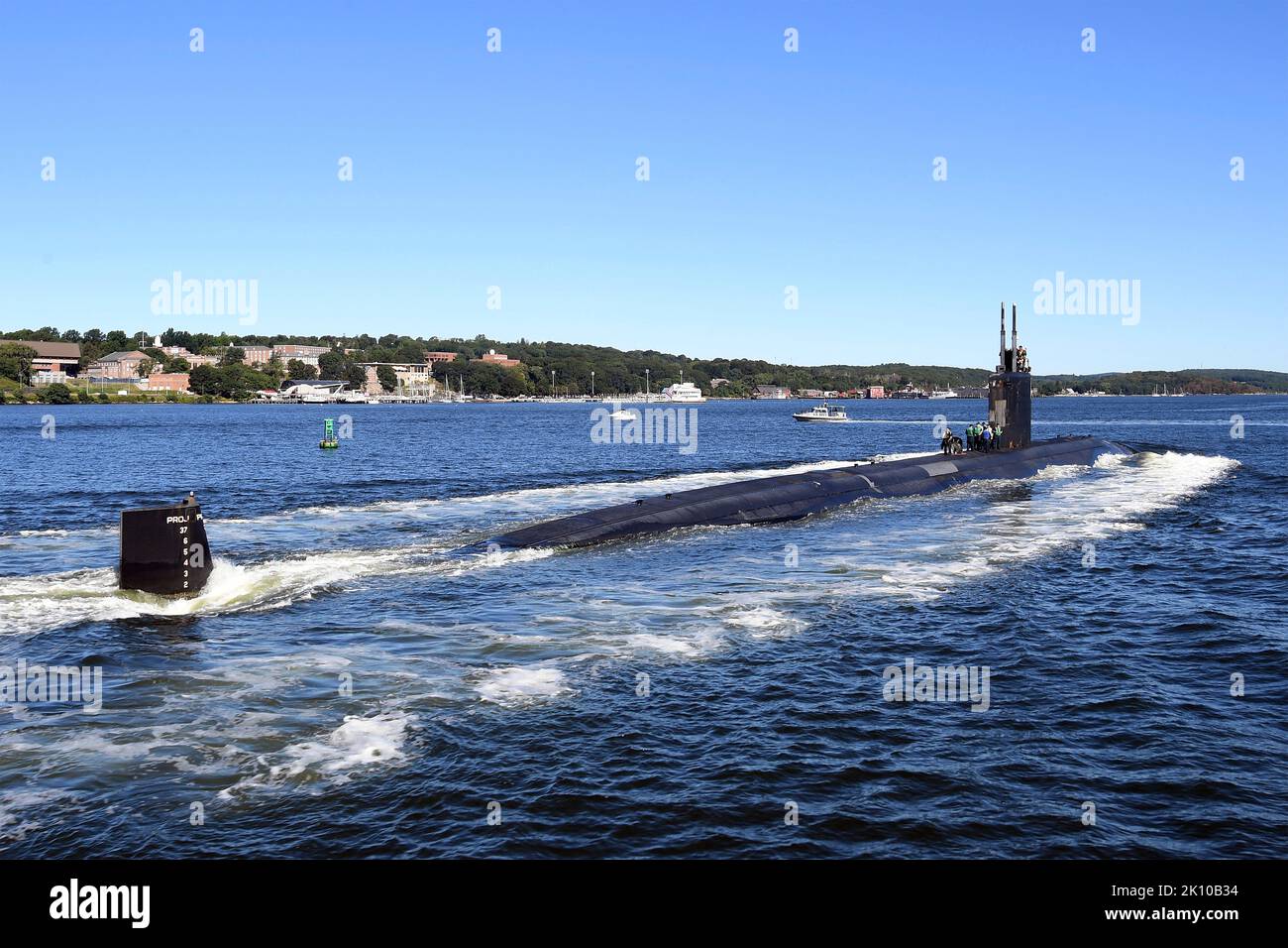 Groton, Stati Uniti. 02 Settembre 2022. Il sottomarino USS San Juan, di classe Los Angeles, transita nel Tamigi mentre arriva a homeport presso la base Naval Submarine base New London, 2 settembre 2022 a Groton, Connecticut. Credit: MCS Joshua Karsten/US Marines/Alamy Live News Foto Stock