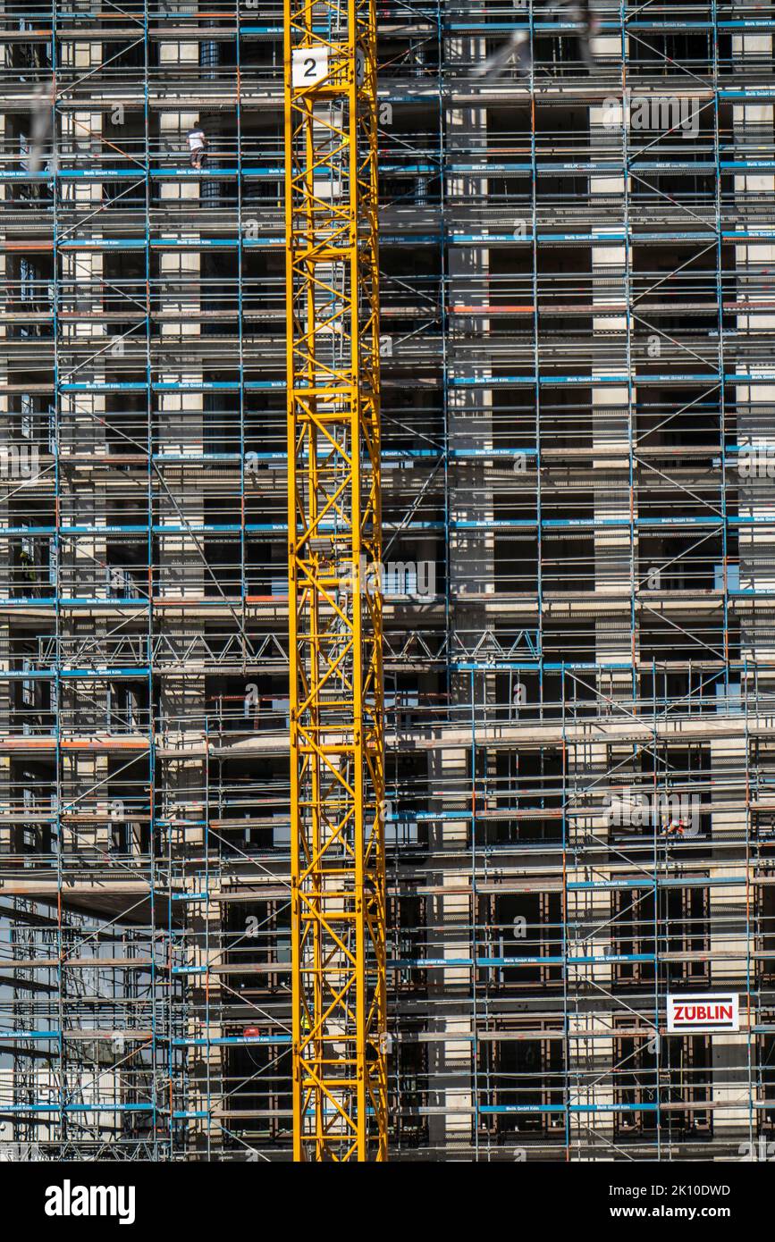 Cantiere, presso il Centro Fieristico di Colonia, nuova torre di uffici, gru da cantiere, facciata del guscio, ponteggi, gru da cantiere, NRW, Foto Stock