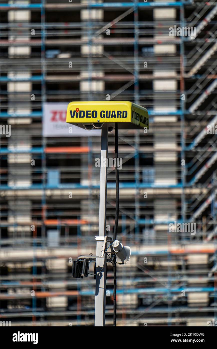 Cantiere, presso la Fiera di Colonia, nuova costruzione di un alto edificio per uffici, gru da cantiere, facciata del guscio, ponteggi, V Foto Stock